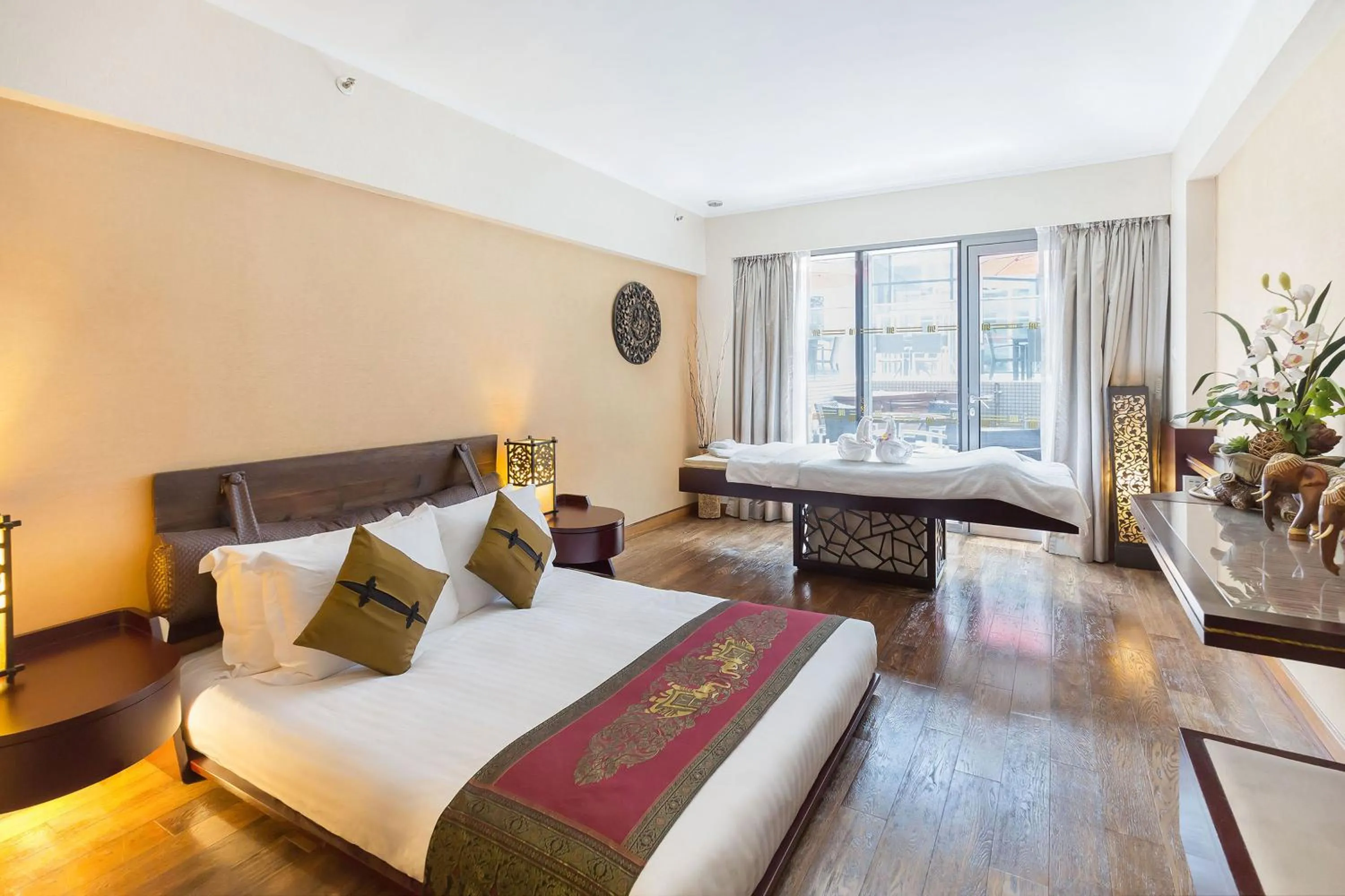 Bedroom, Bed in Regal Airport Hotel