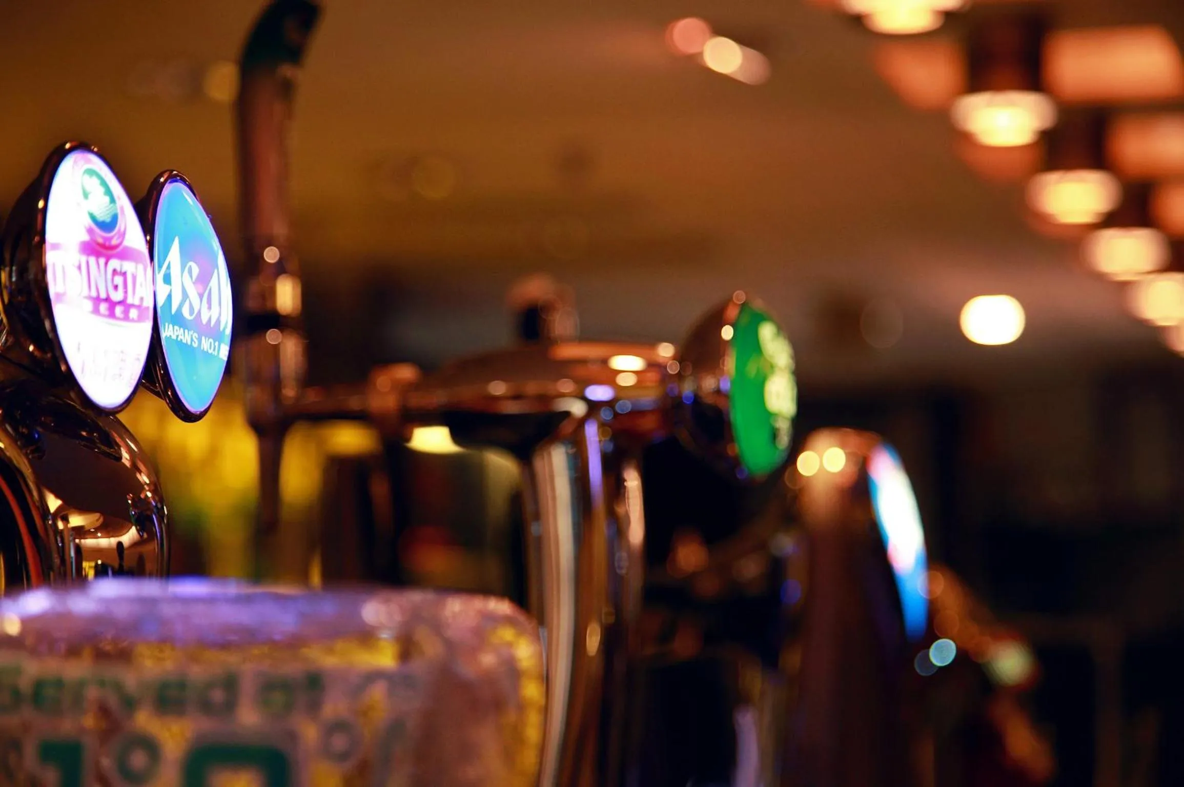 Restaurant/places to eat in Regal Airport Hotel