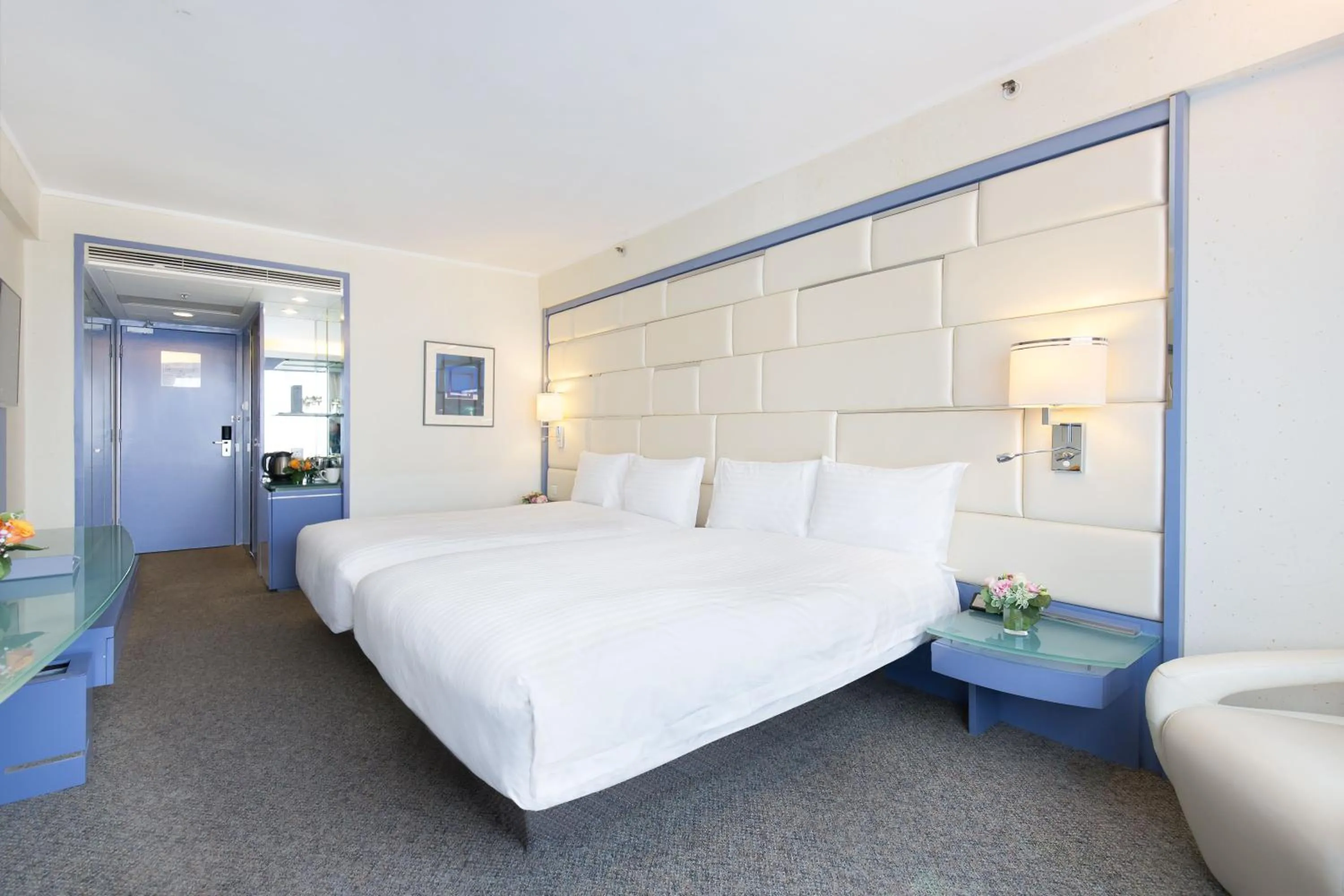 Photo of the whole room, Bed in Regal Airport Hotel