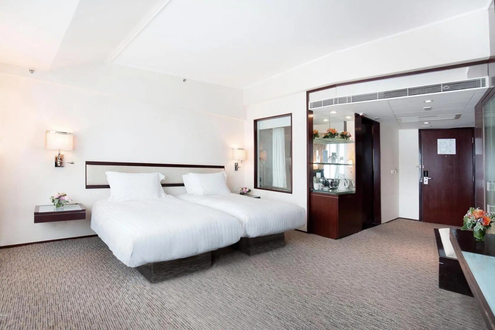 Bathroom, Bed in Regal Airport Hotel