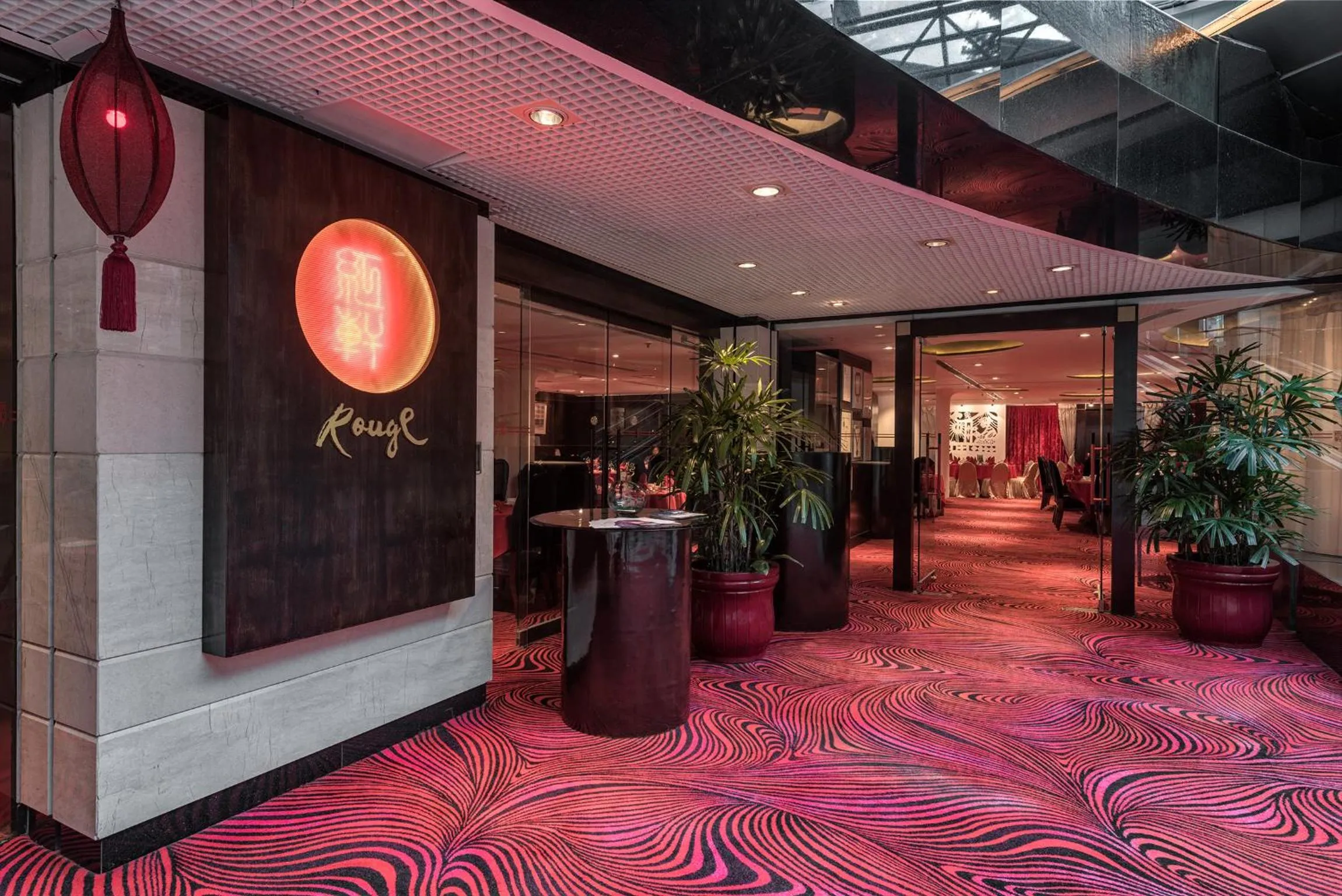 Restaurant/places to eat in Regal Airport Hotel