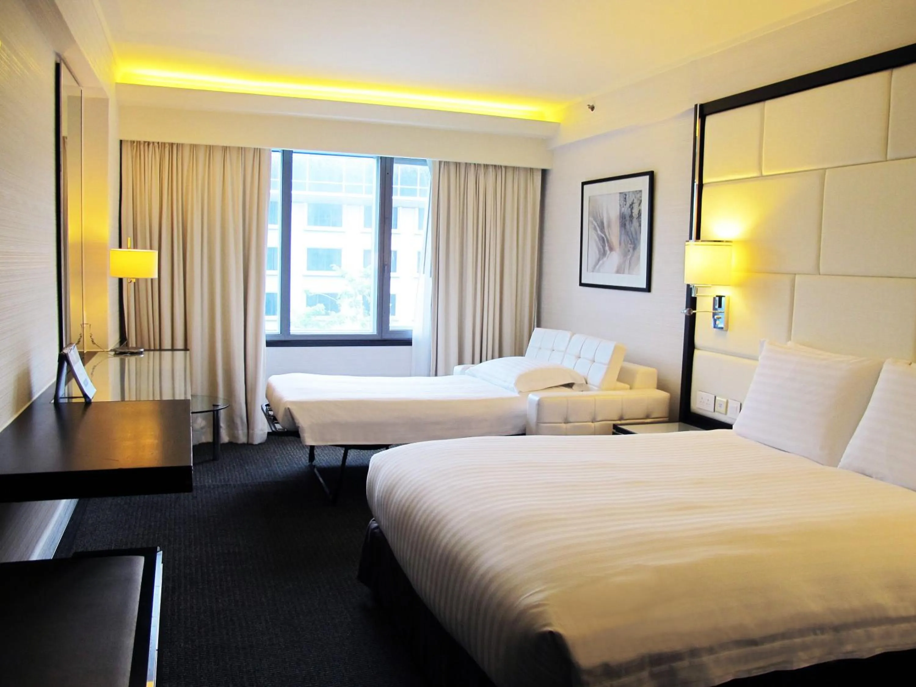 Bedroom, Bed in Regal Airport Hotel