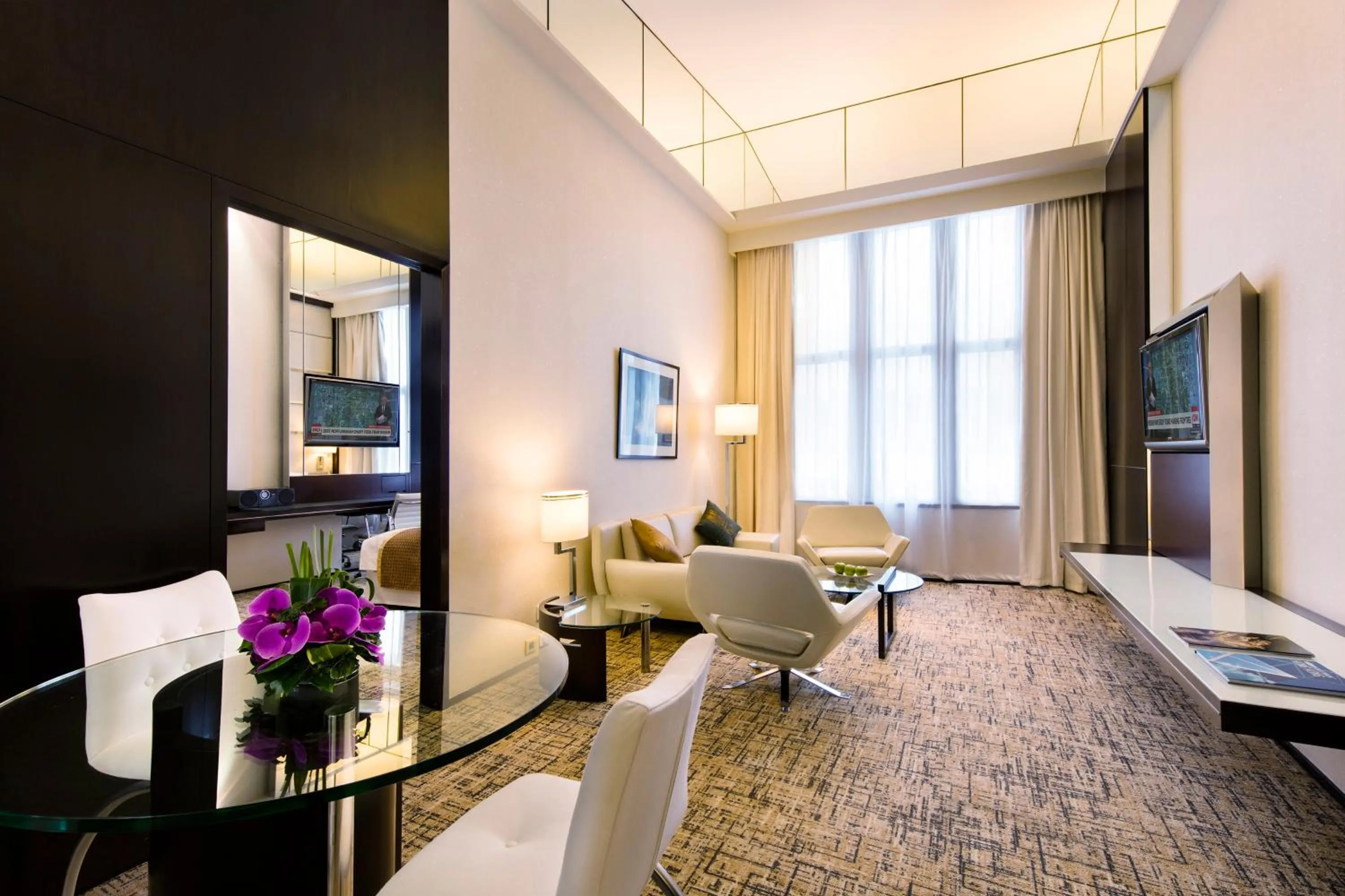 Living room in Regal Airport Hotel