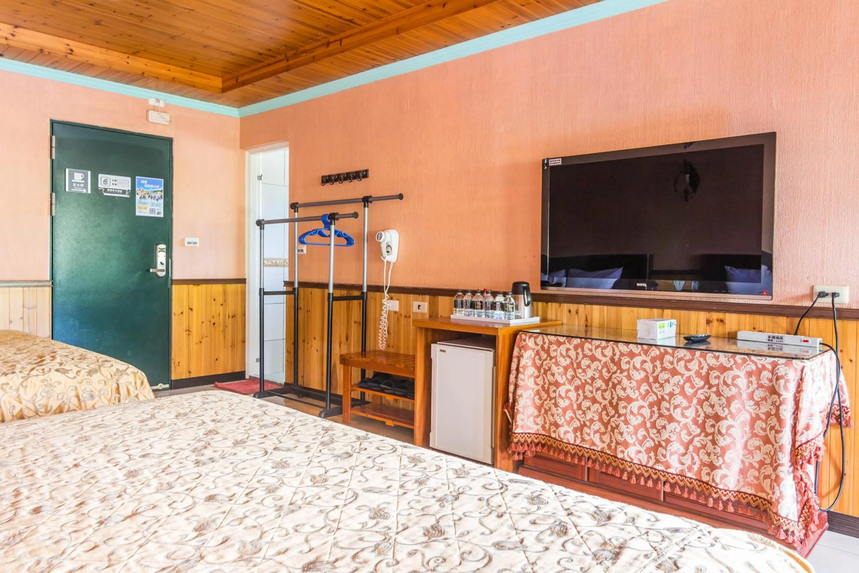 Photo of the whole room, Bed in Kenting Maya-House B&B