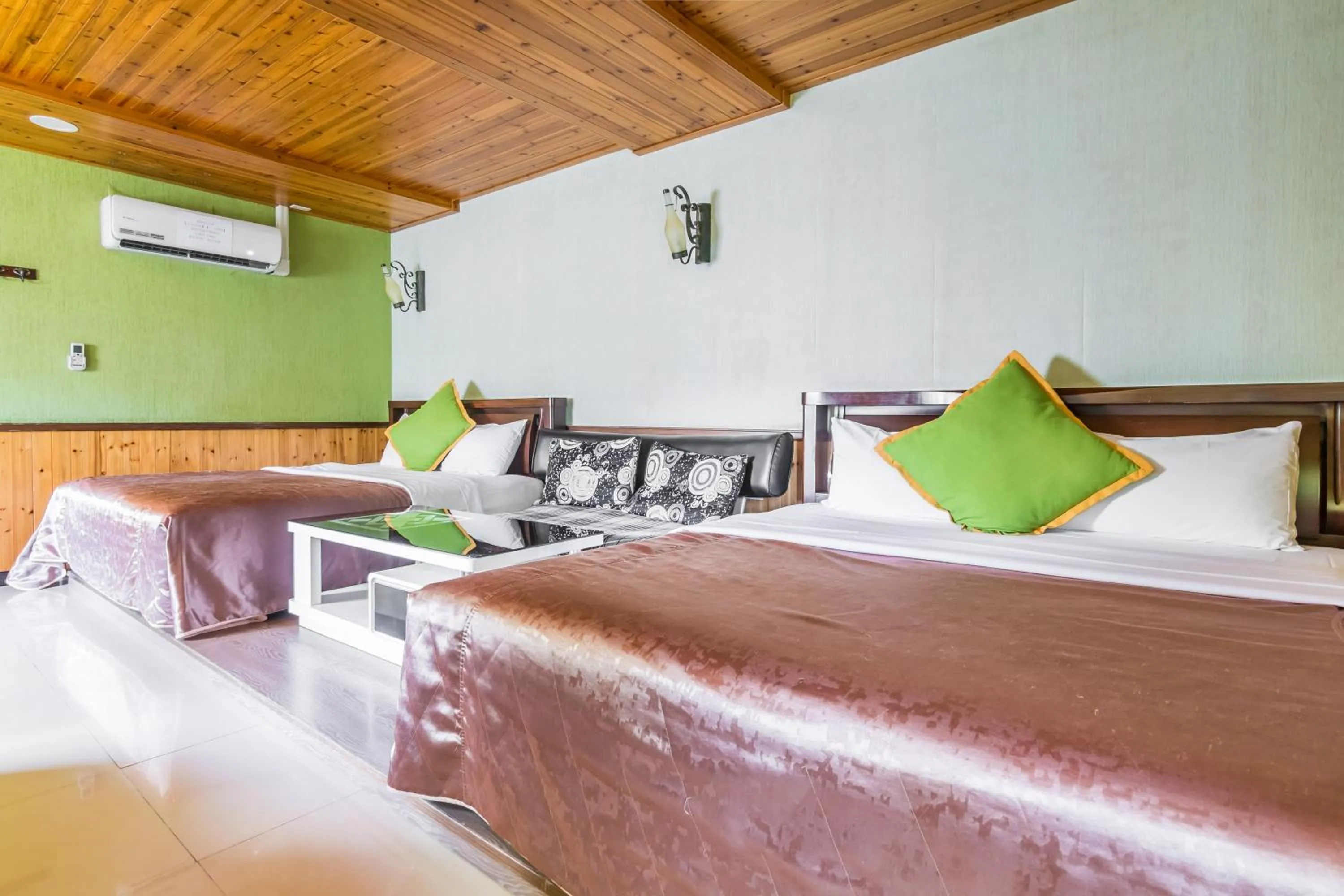 Photo of the whole room, Bed in Kenting Maya-House B&B