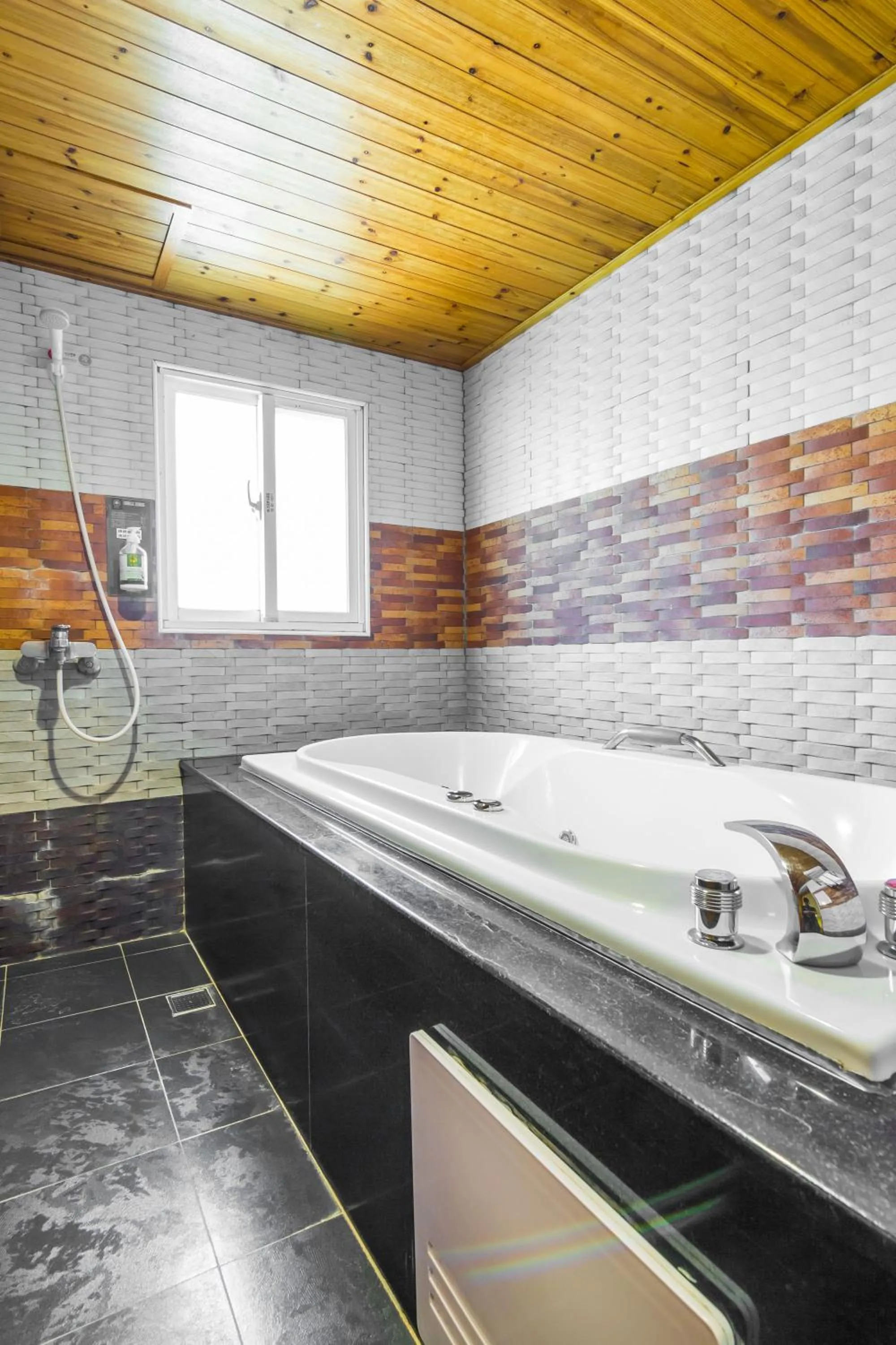 Shower in Kenting Maya-House B&B