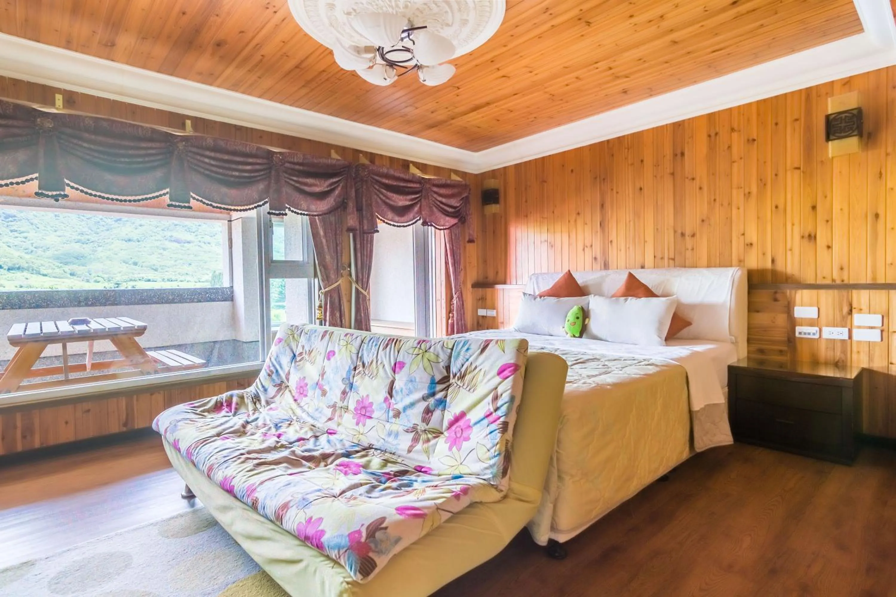 Property building, Bed in Kenting Maya-House B&B