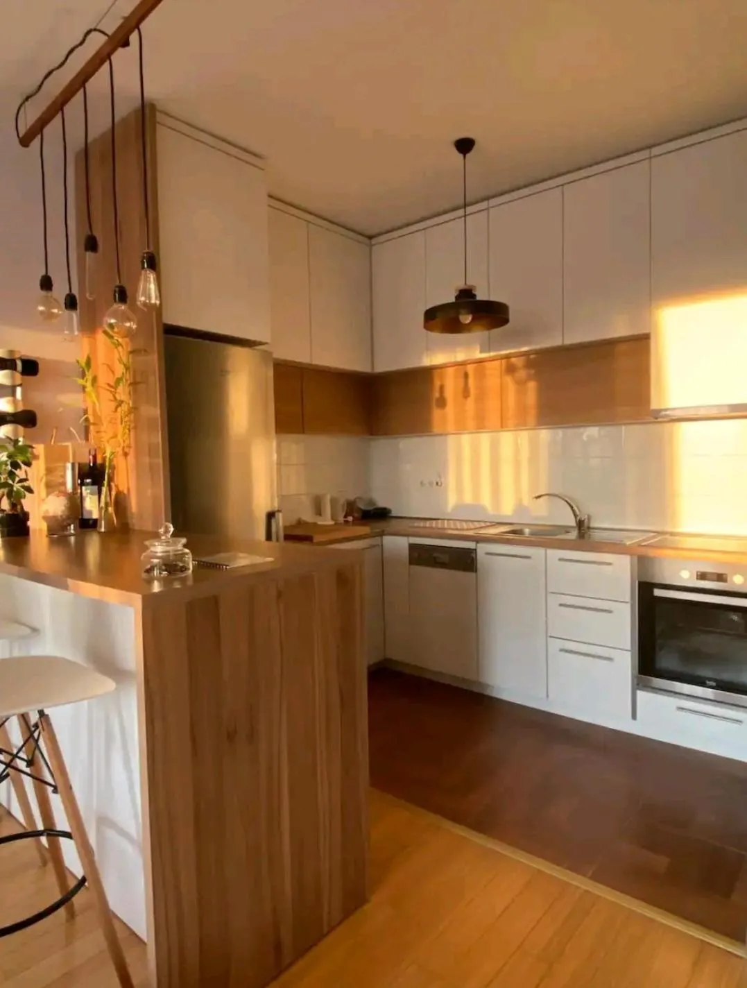 Kitchen or kitchenette in Modern apartment with a view feels like home