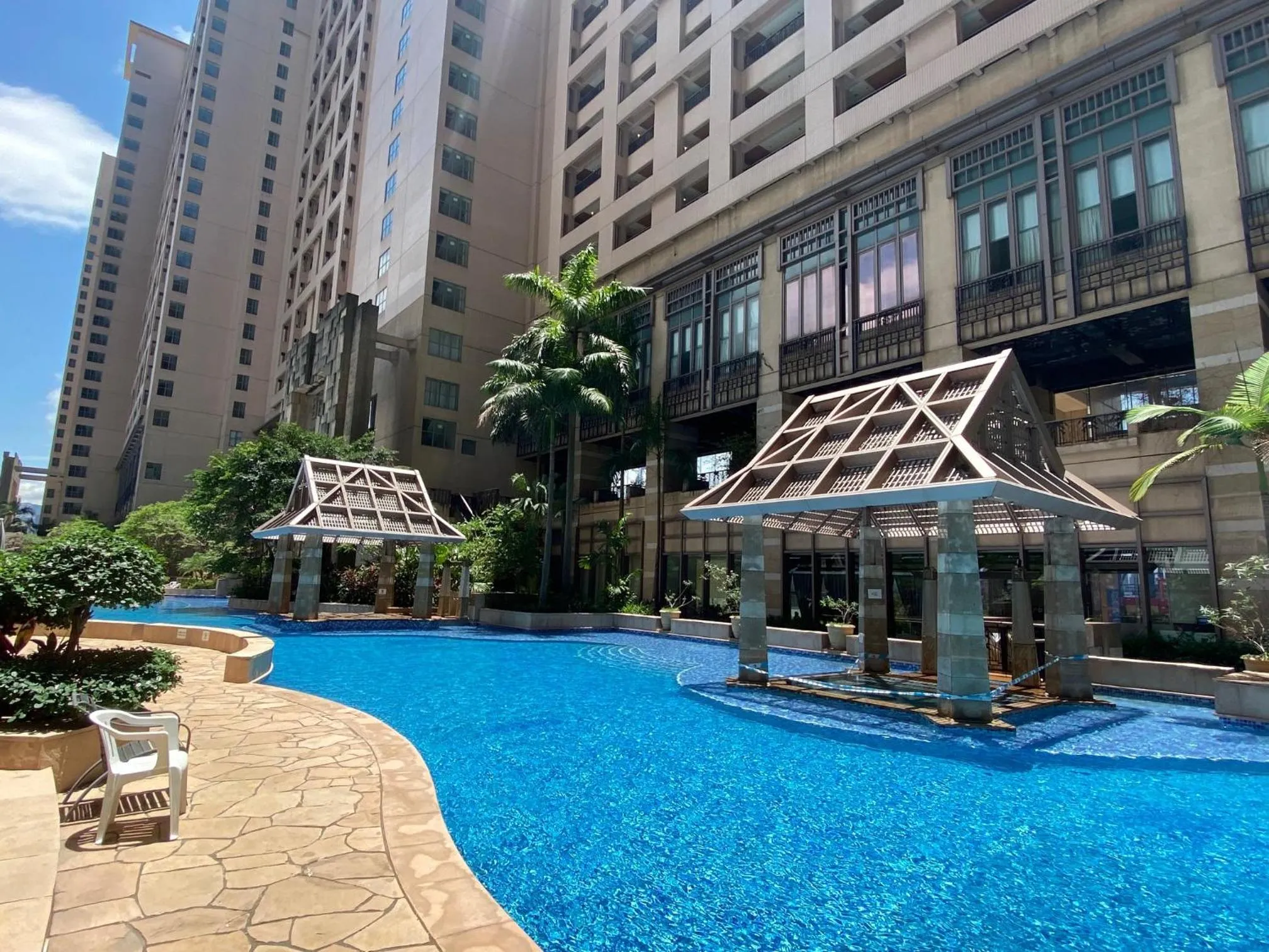 Swimming pool in Rambler Garden Hotel