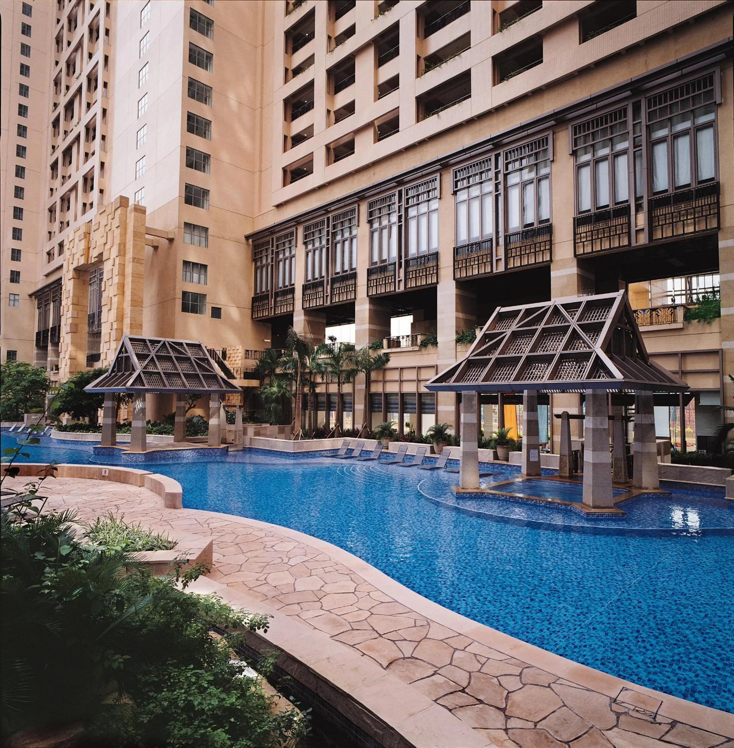 Swimming pool in Rambler Garden Hotel