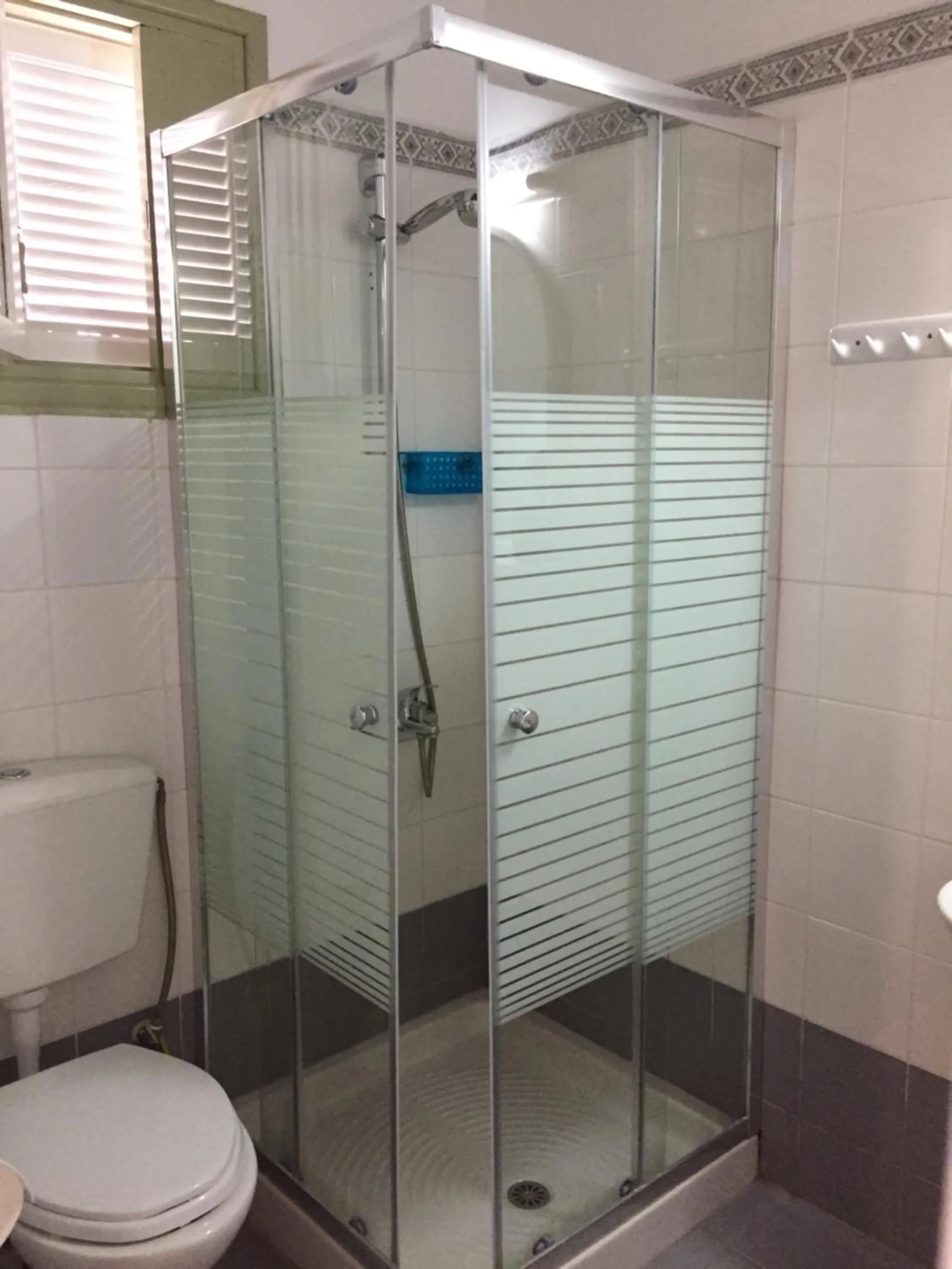 Shower in Vareladiko studios