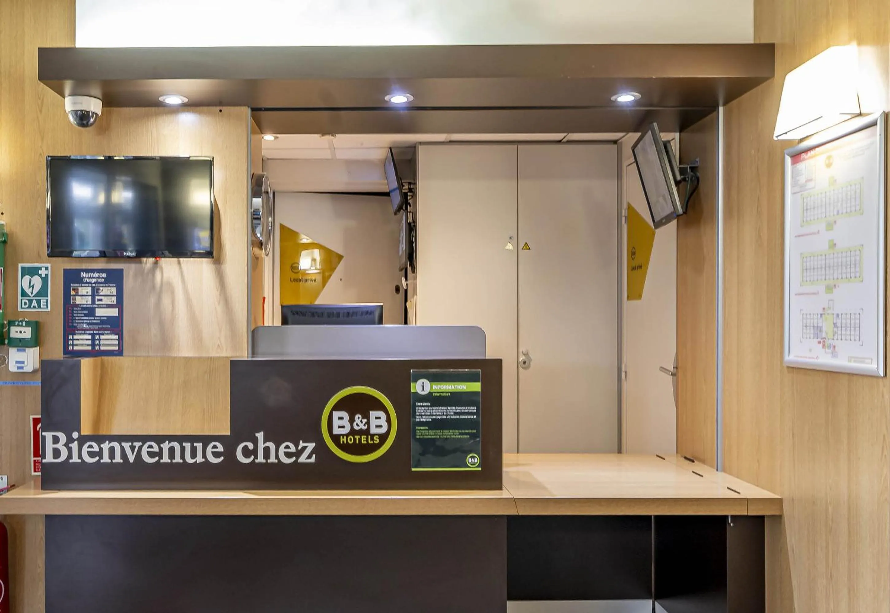 Lobby or reception in B&B HOTEL Bordeaux Mérignac Hôtel de Ville