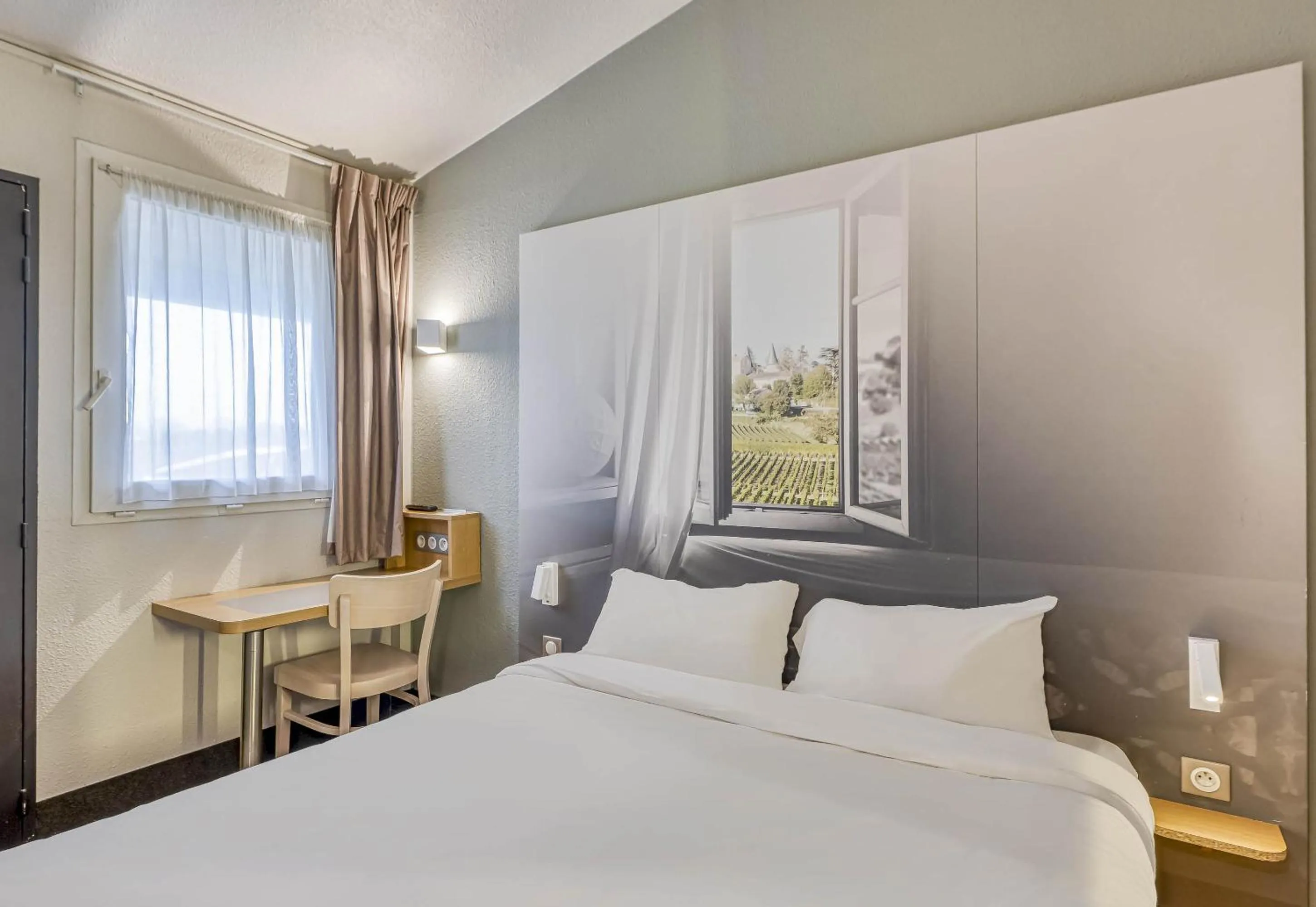 Bedroom, Bed in B&B HOTEL Bordeaux Mérignac Hôtel de Ville