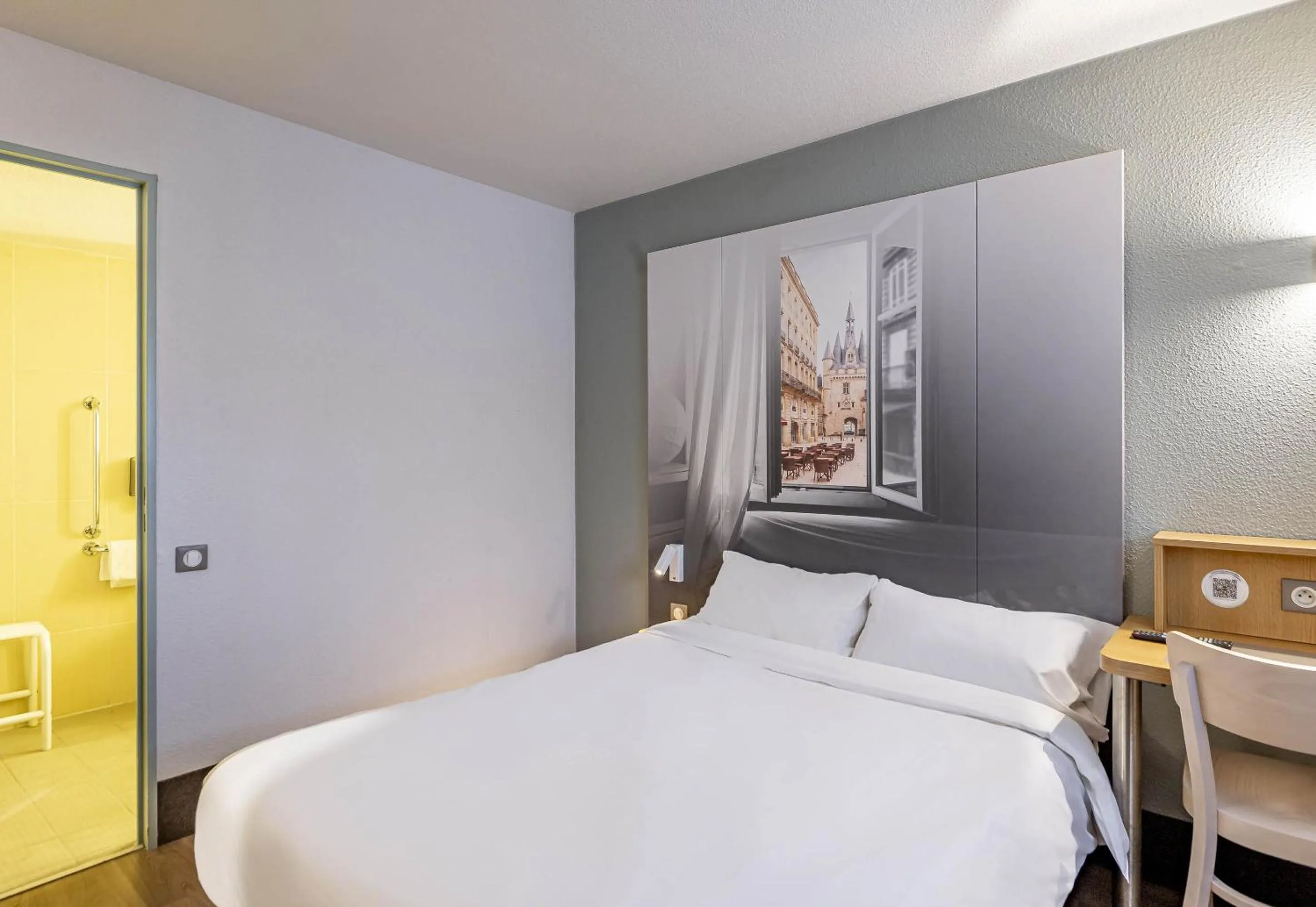 Bedroom, Bed in B&B HOTEL Bordeaux Mérignac Hôtel de Ville