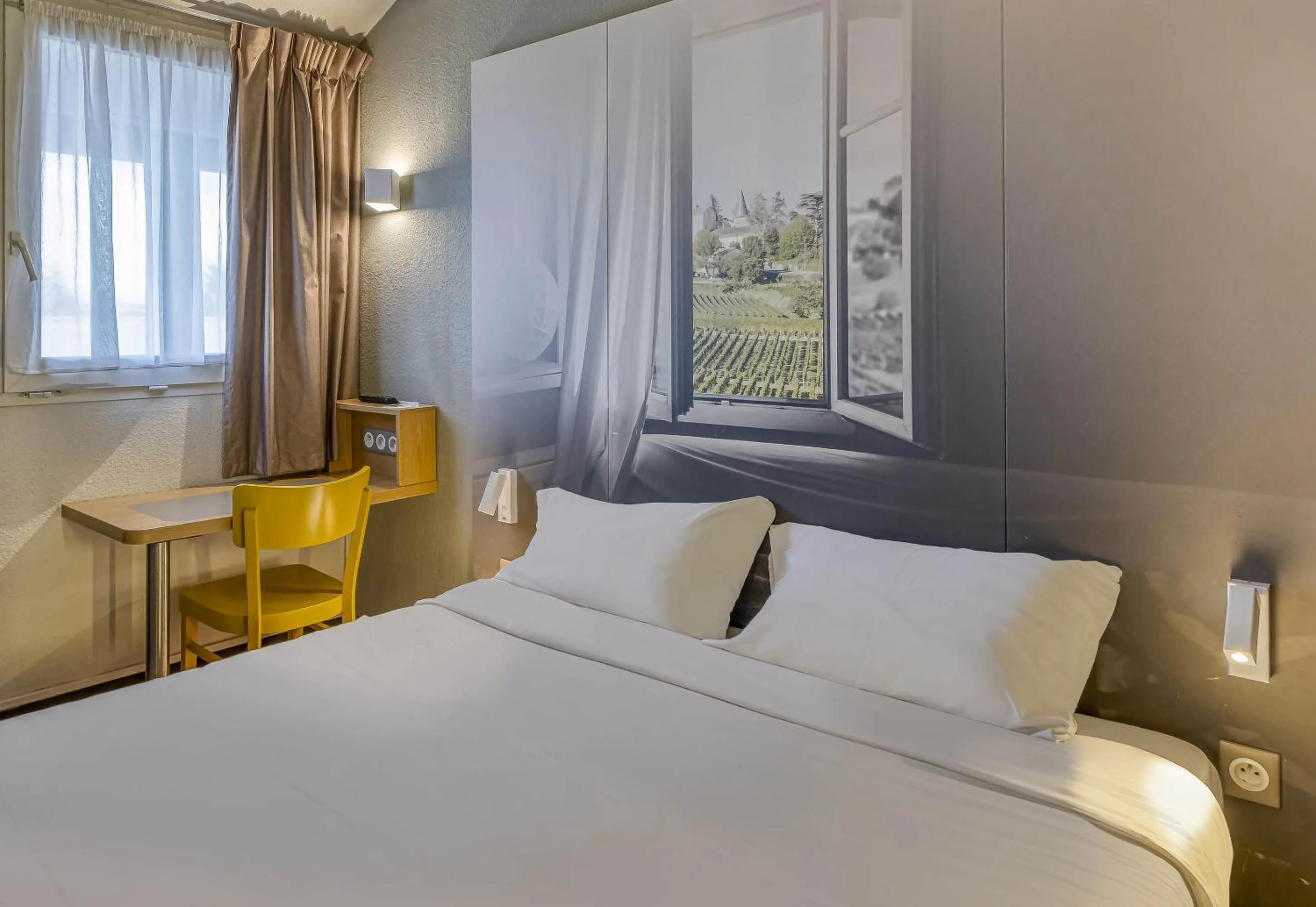 Bedroom, Bed in B&B HOTEL Bordeaux Mérignac Hôtel de Ville