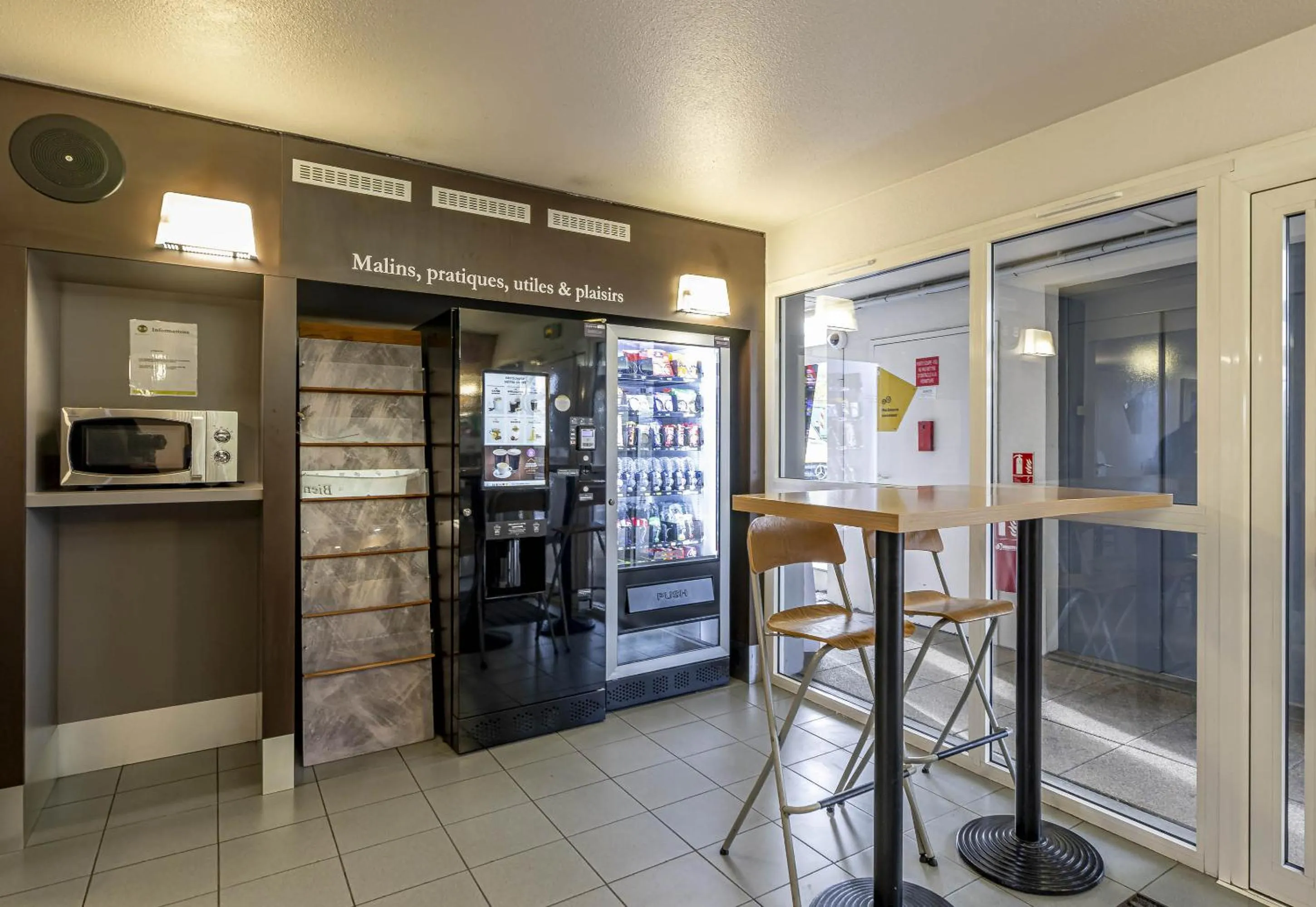 vending machine in B&B HOTEL Bordeaux Mérignac Hôtel de Ville