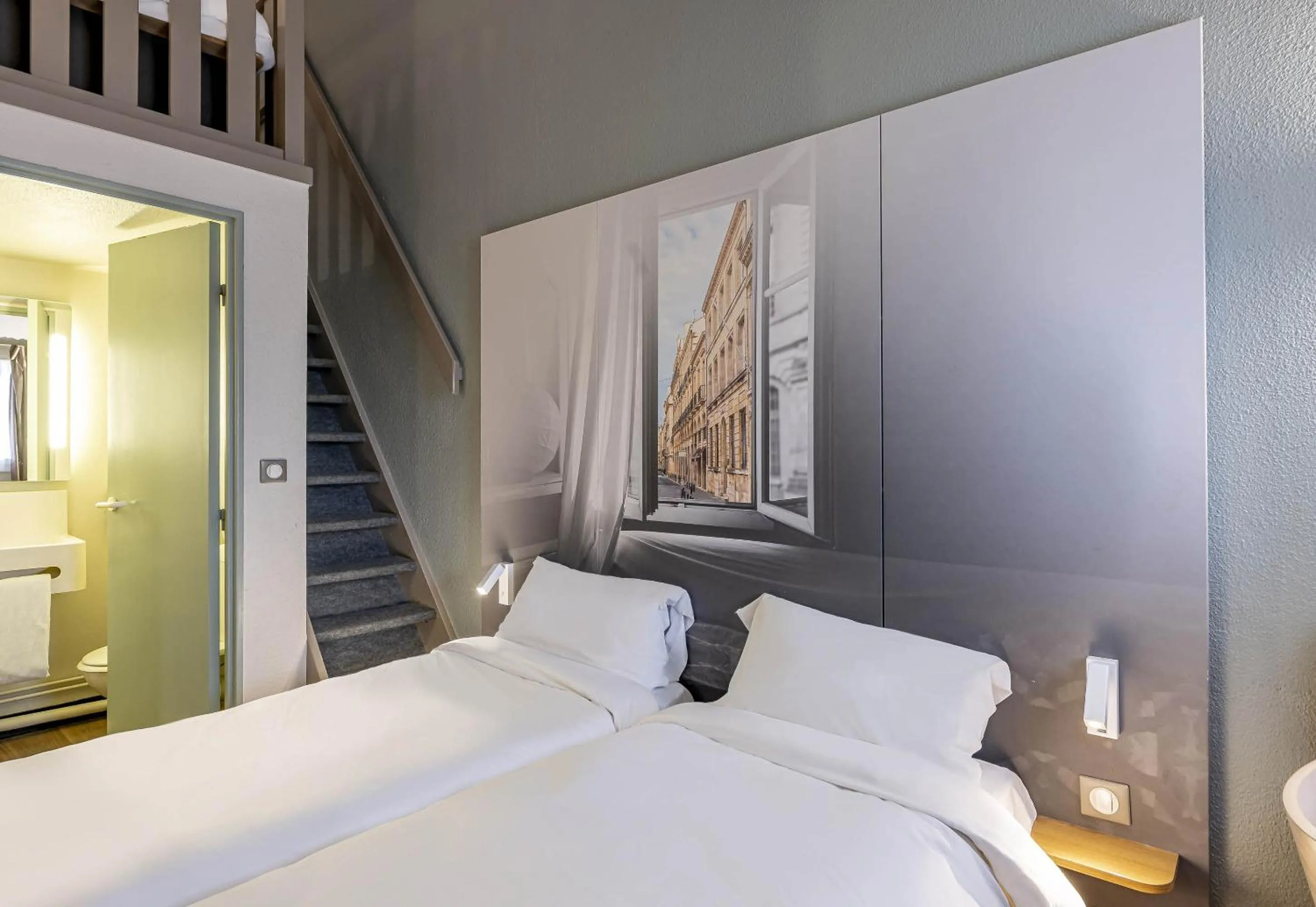 Bedroom, Bed in B&B HOTEL Bordeaux Mérignac Hôtel de Ville