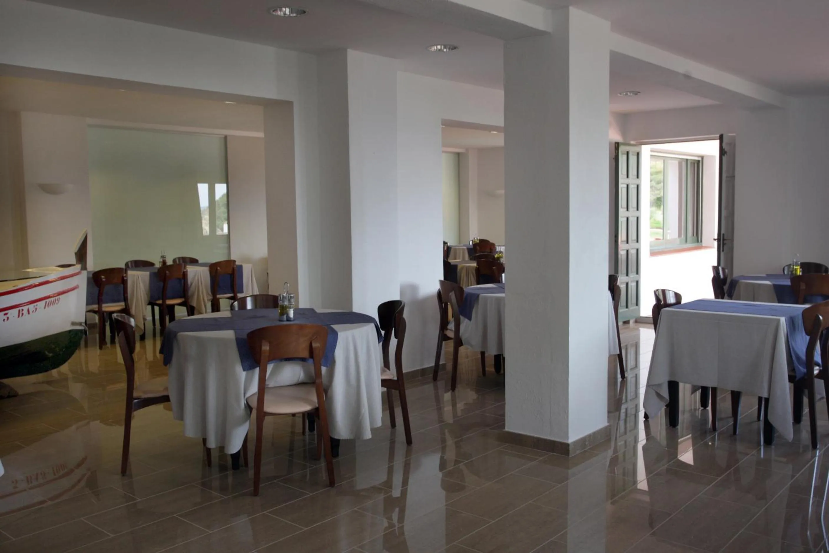 Restaurant/places to eat in Hotel Sa Riera