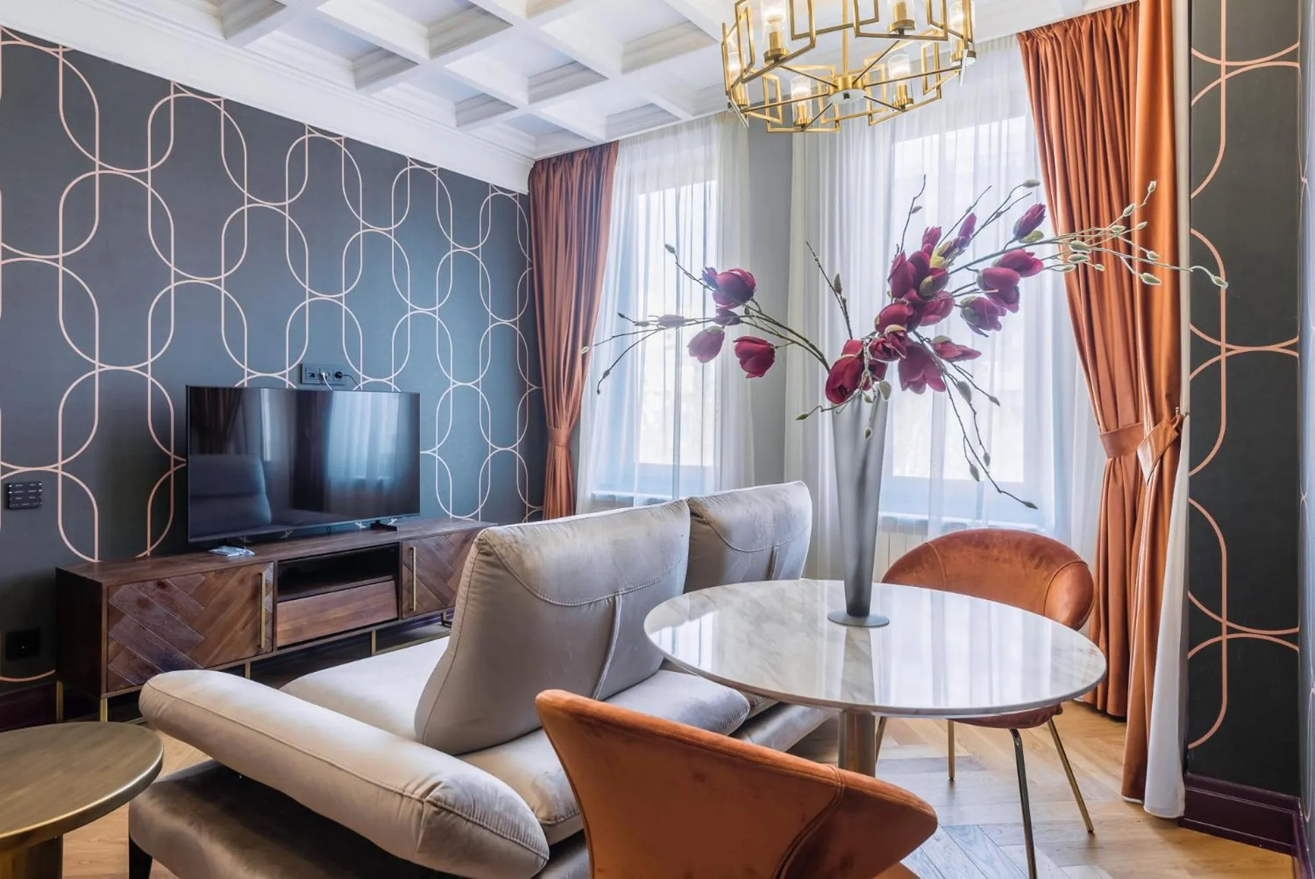 TV and multimedia in HIGHLINE DOWNTOWN ApartHotel OLDTOWN UNIRII SQUARE