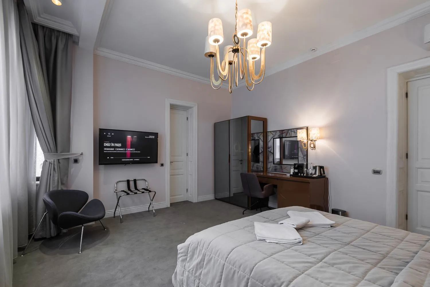 Photo of the whole room, Bed in HIGHLINE DOWNTOWN ApartHotel OLDTOWN UNIRII SQUARE