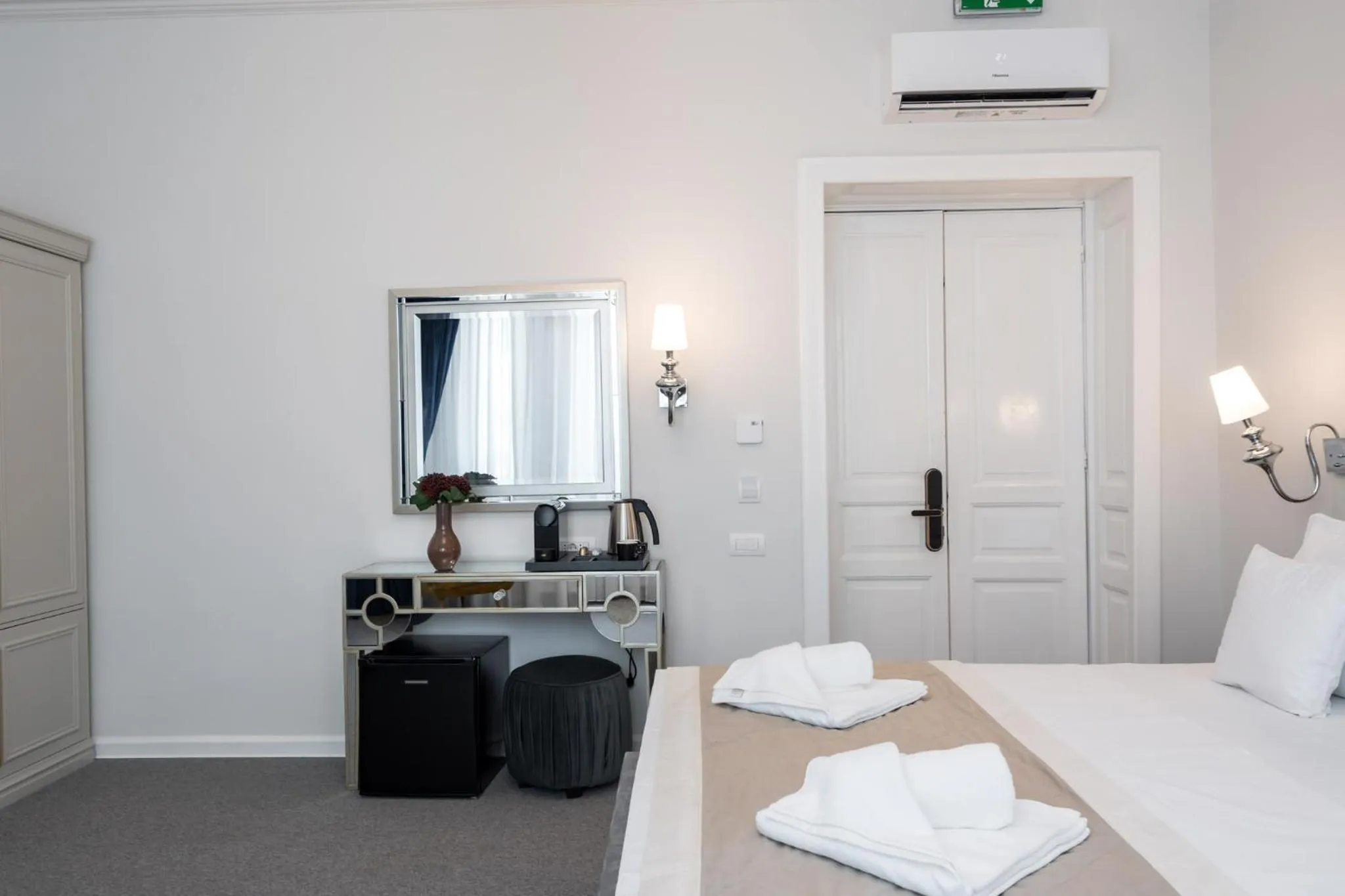 Photo of the whole room, Bed in HIGHLINE DOWNTOWN ApartHotel OLDTOWN UNIRII SQUARE