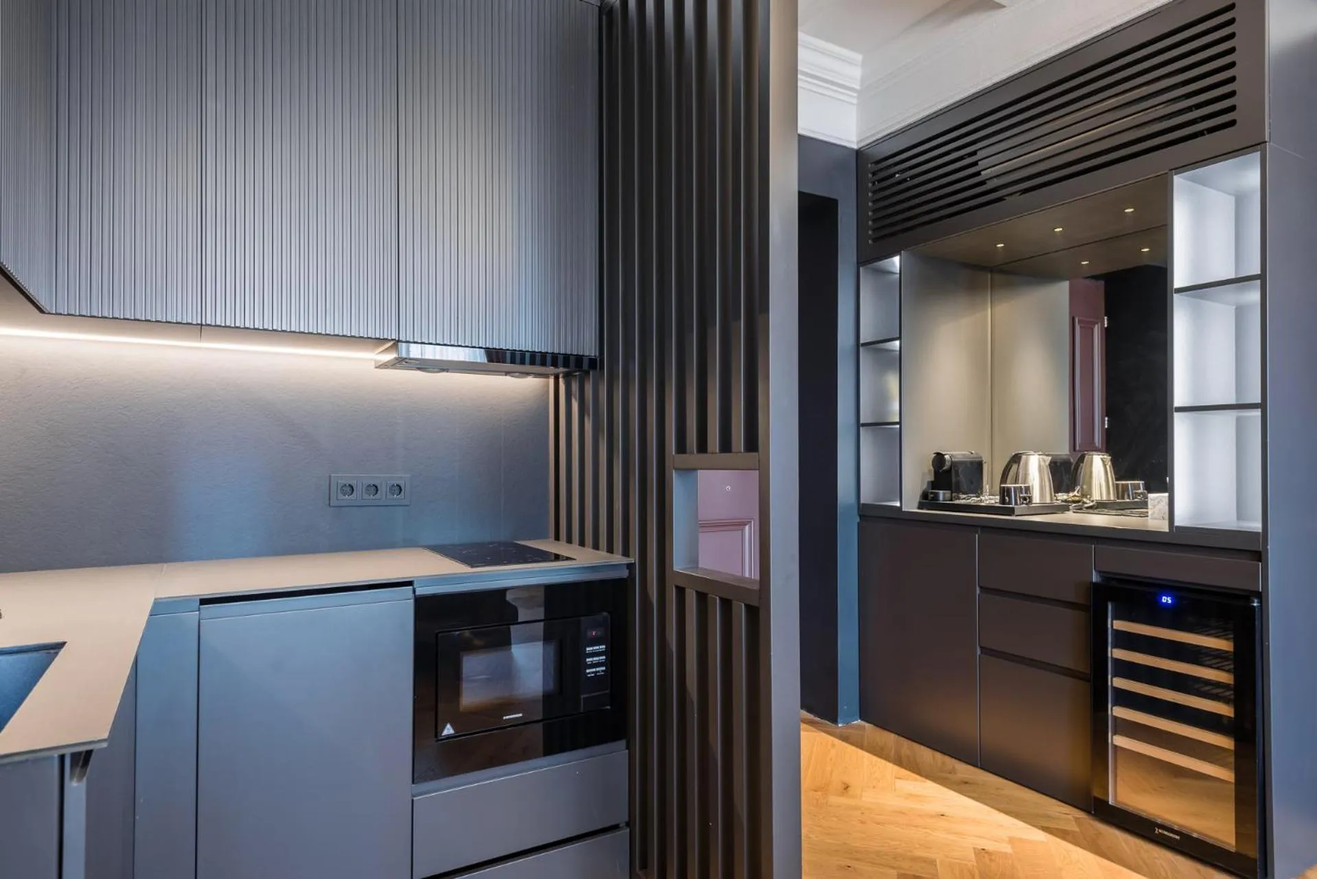 Kitchen or kitchenette in HIGHLINE DOWNTOWN ApartHotel OLDTOWN UNIRII SQUARE