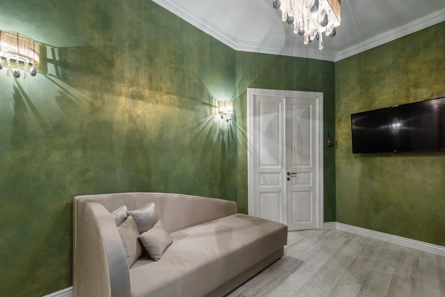 Communal lounge/ TV room in HIGHLINE DOWNTOWN ApartHotel OLDTOWN UNIRII SQUARE