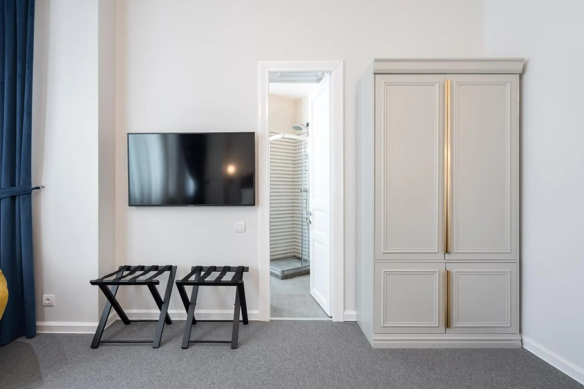 TV and multimedia in HIGHLINE DOWNTOWN ApartHotel OLDTOWN UNIRII SQUARE