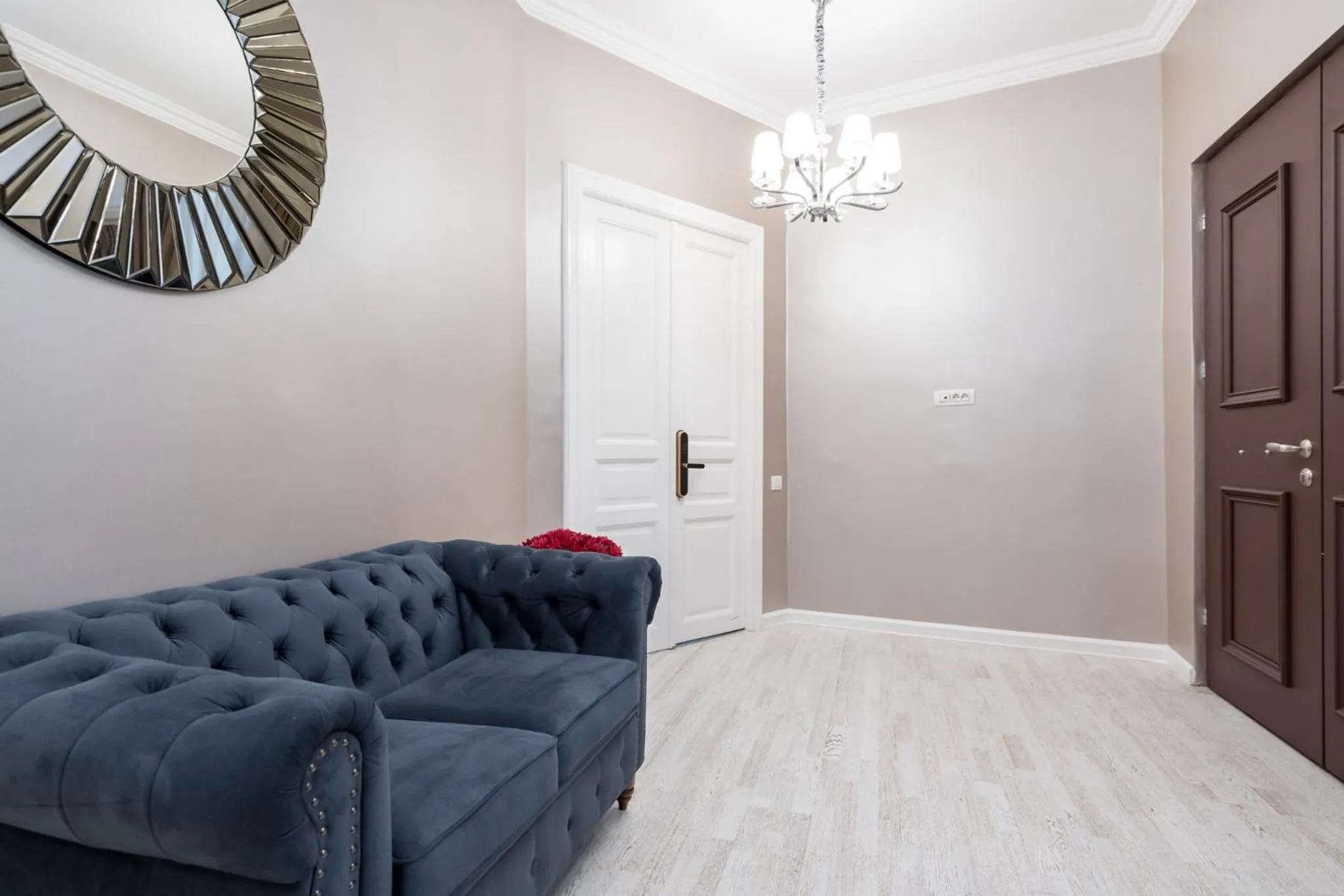 Seating area, Bed in HIGHLINE DOWNTOWN ApartHotel OLDTOWN UNIRII SQUARE