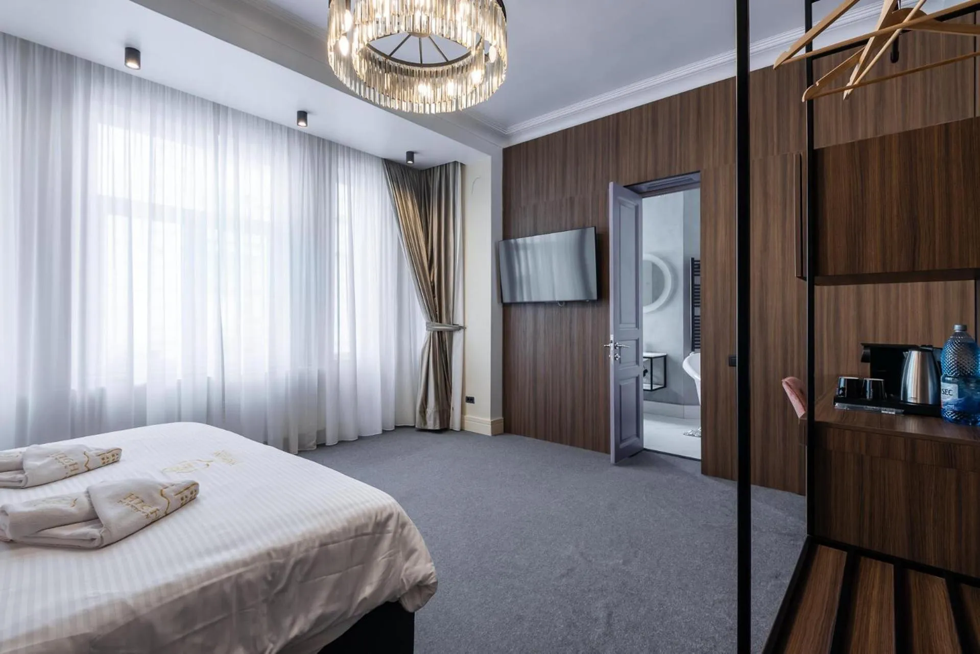 Bed in HIGHLINE DOWNTOWN ApartHotel OLDTOWN UNIRII SQUARE