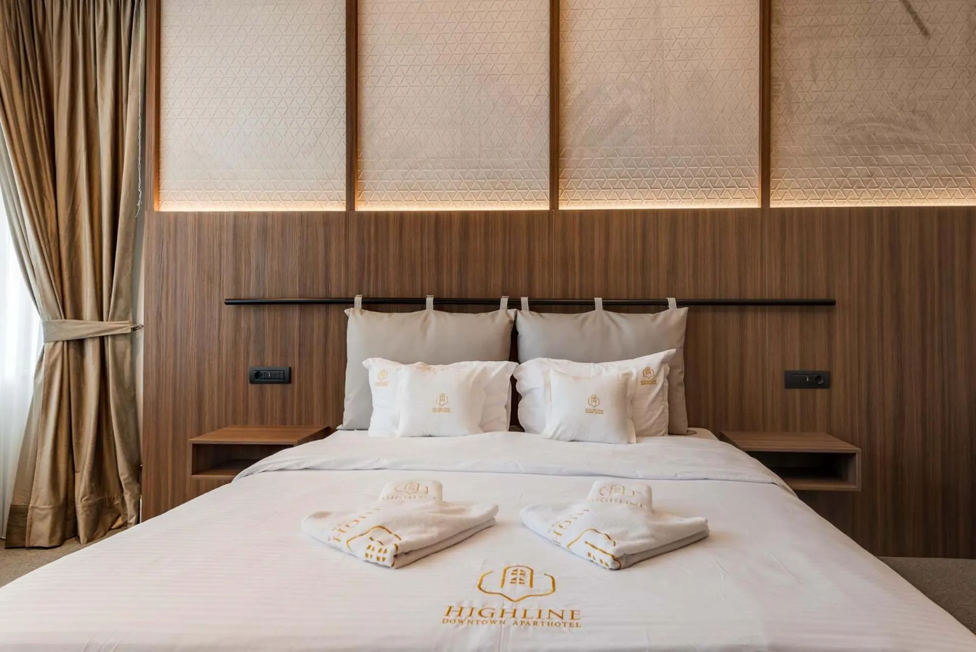 Bedroom, Bed in HIGHLINE DOWNTOWN ApartHotel OLDTOWN UNIRII SQUARE