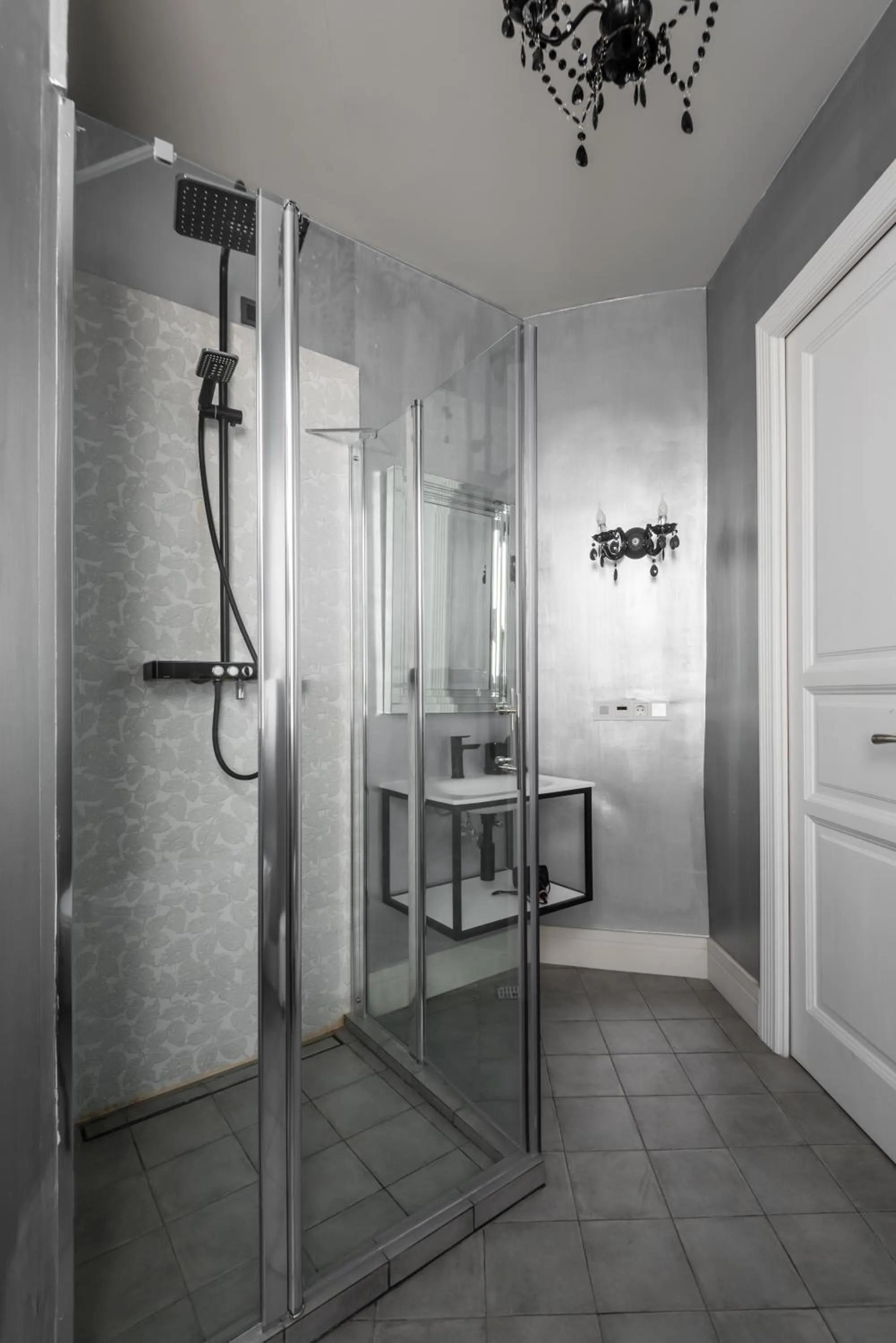 Shower in HIGHLINE DOWNTOWN ApartHotel OLDTOWN UNIRII SQUARE