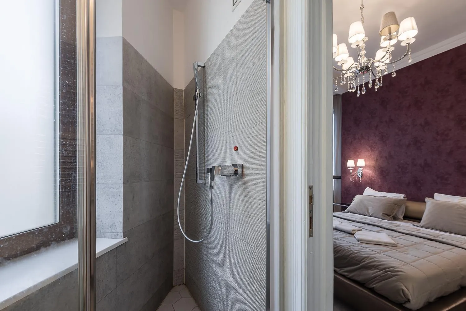 Shower, Bed in HIGHLINE DOWNTOWN ApartHotel OLDTOWN UNIRII SQUARE