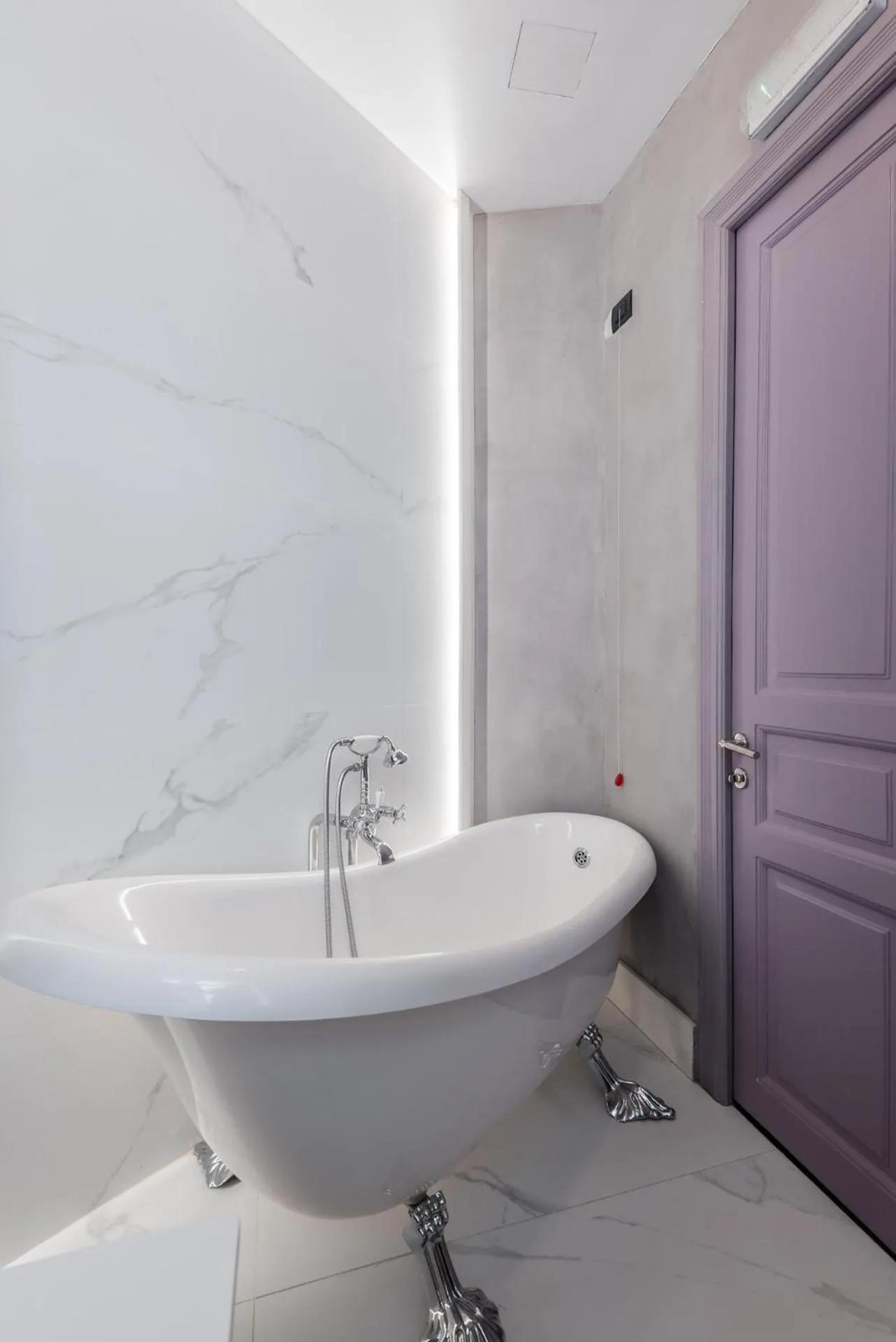 Bathroom in HIGHLINE DOWNTOWN ApartHotel OLDTOWN UNIRII SQUARE