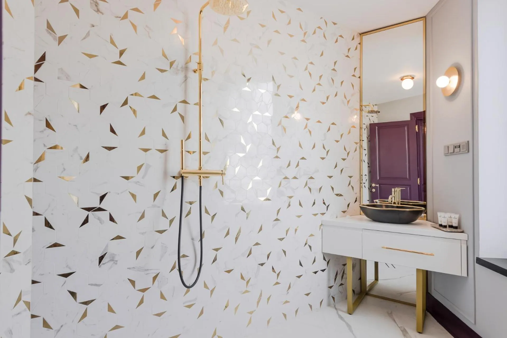 Bathroom in HIGHLINE DOWNTOWN ApartHotel OLDTOWN UNIRII SQUARE