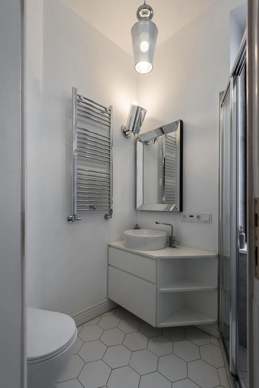 Shower in HIGHLINE DOWNTOWN ApartHotel OLDTOWN UNIRII SQUARE