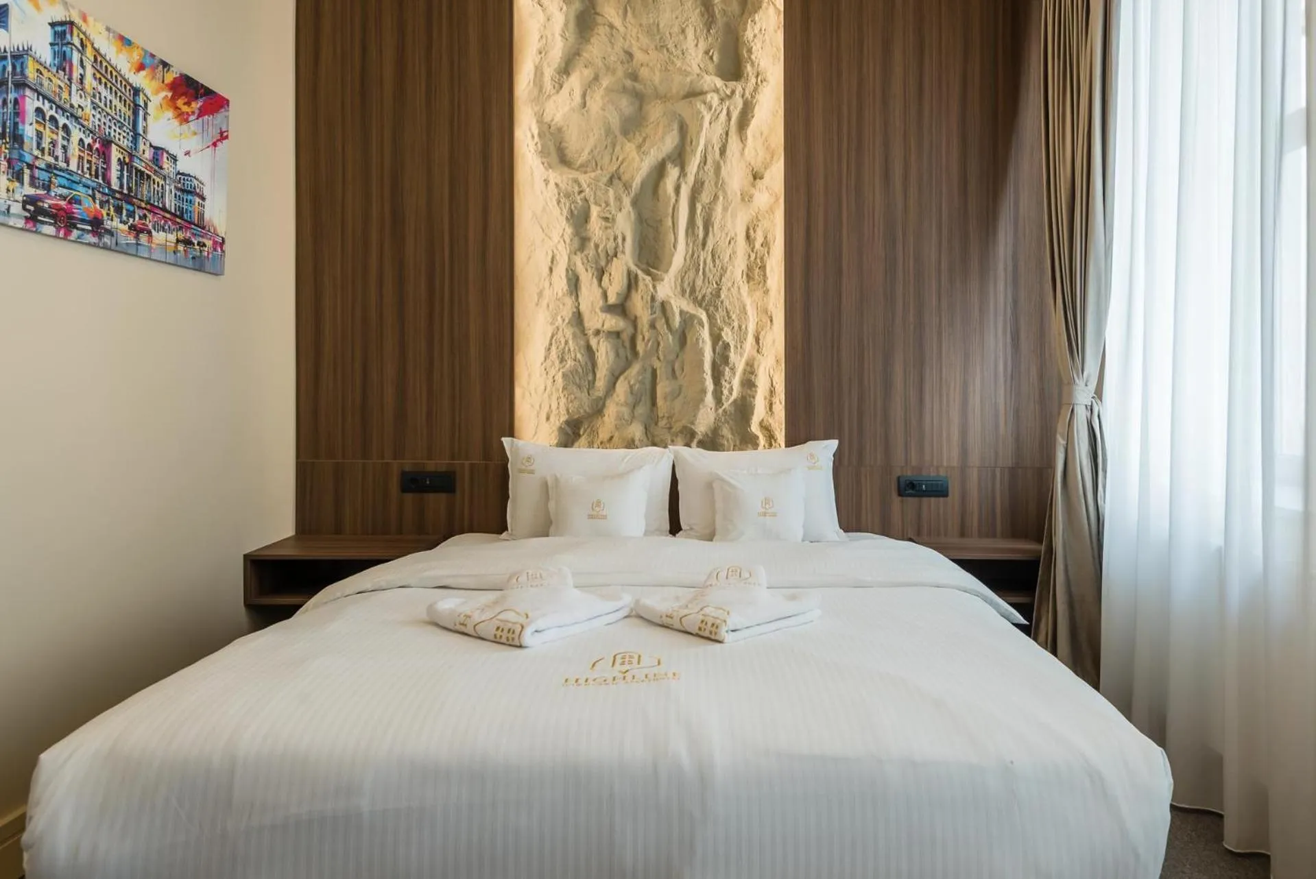 Bedroom, Bed in HIGHLINE DOWNTOWN ApartHotel OLDTOWN UNIRII SQUARE