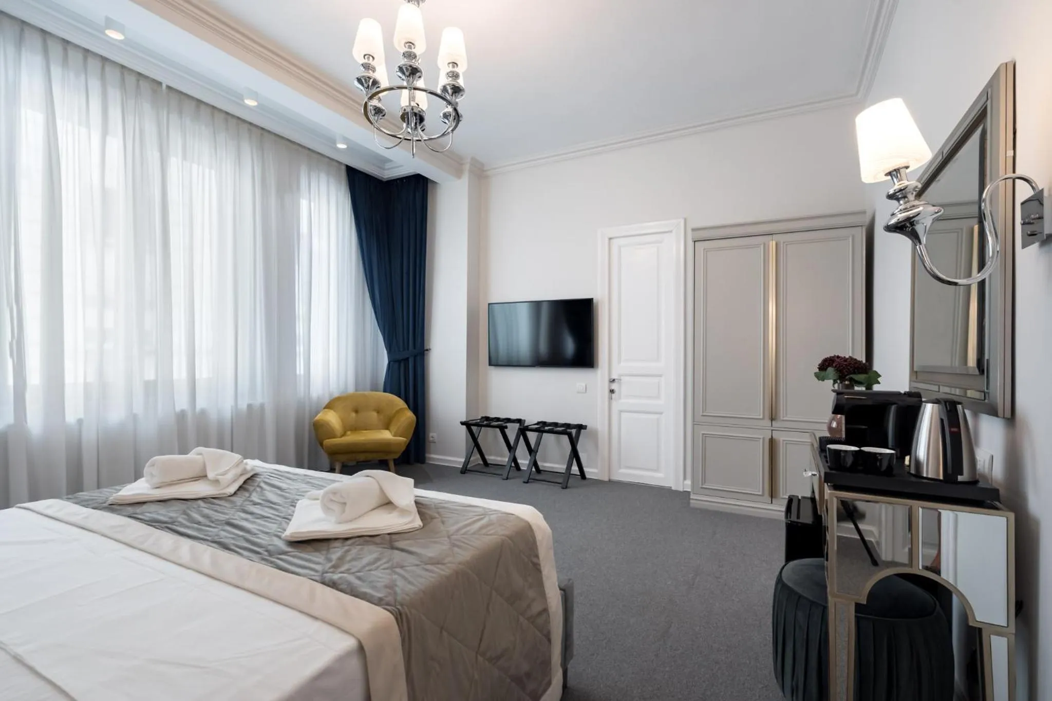 Bed in HIGHLINE DOWNTOWN ApartHotel OLDTOWN UNIRII SQUARE