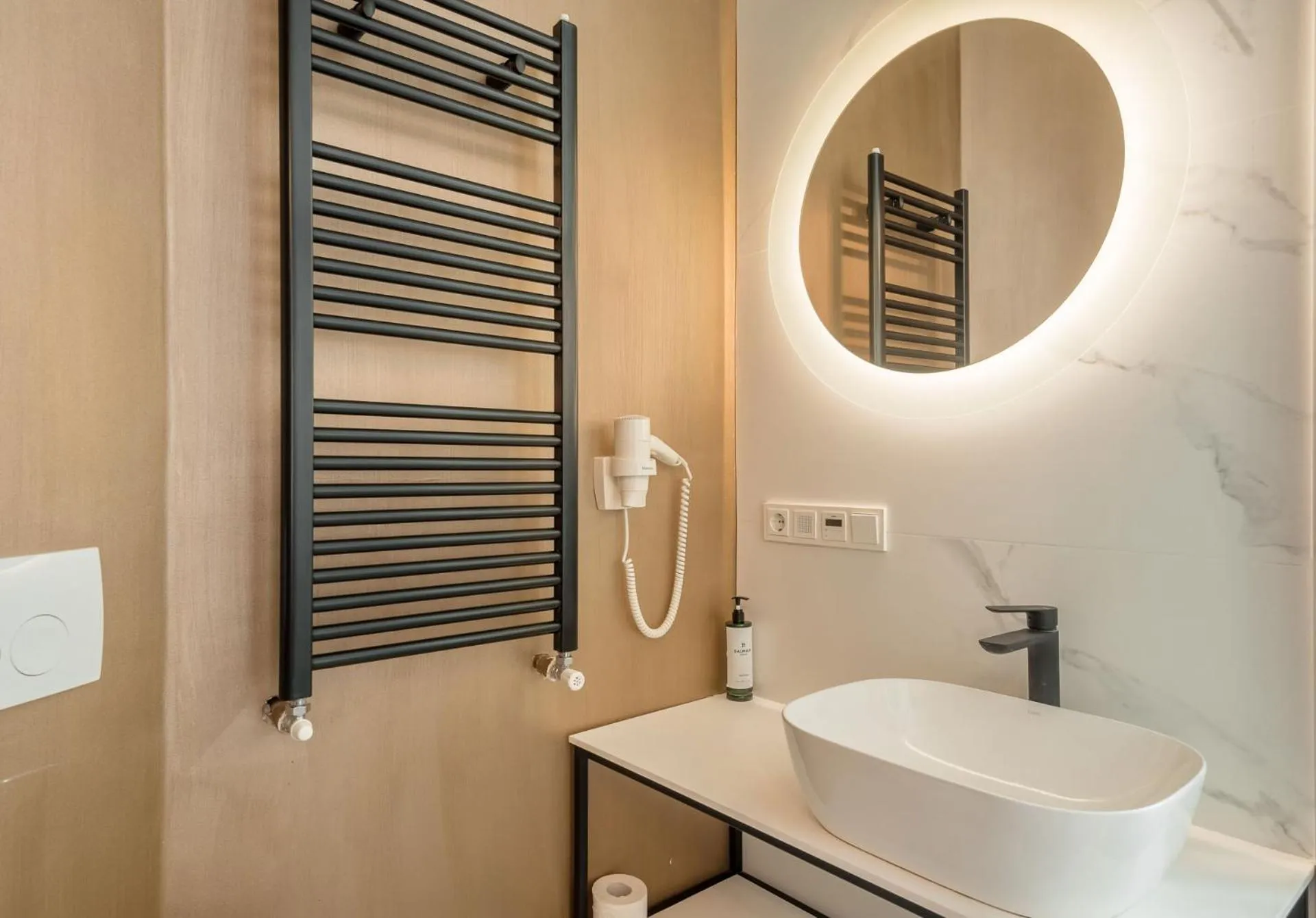 Bathroom in HIGHLINE DOWNTOWN ApartHotel OLDTOWN UNIRII SQUARE