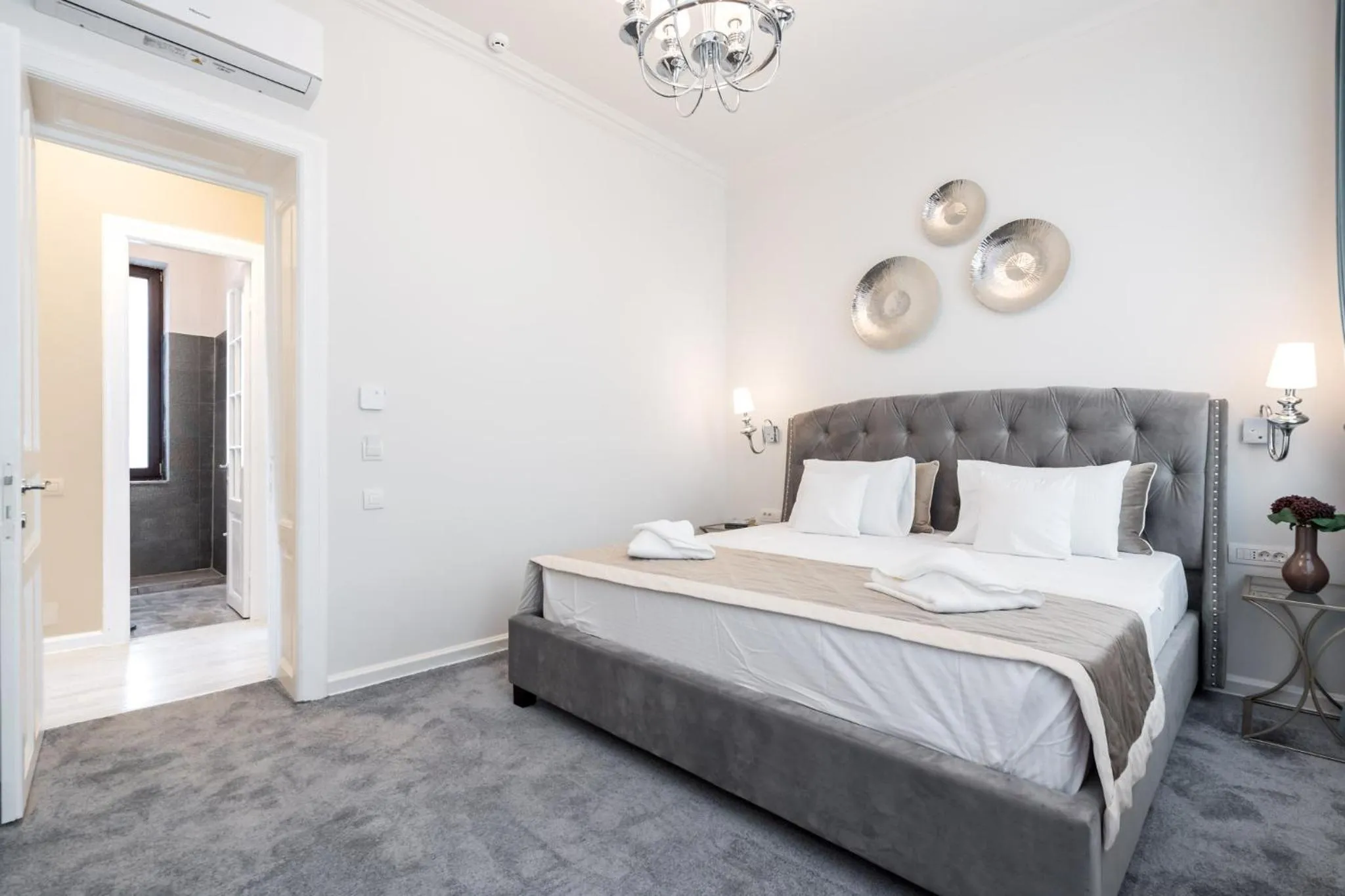 Photo of the whole room, Bed in HIGHLINE DOWNTOWN ApartHotel OLDTOWN UNIRII SQUARE