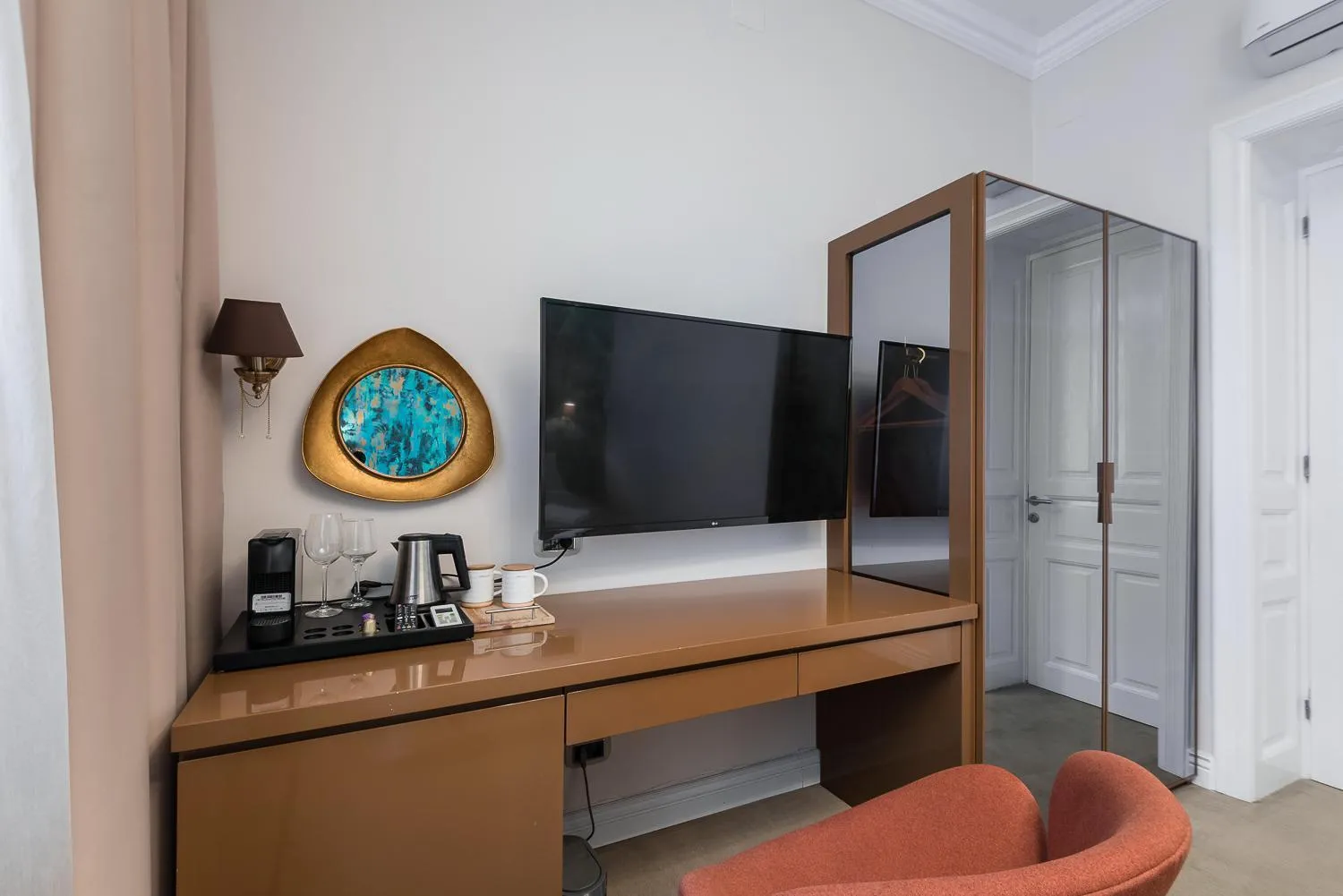 Photo of the whole room in HIGHLINE DOWNTOWN ApartHotel OLDTOWN UNIRII SQUARE