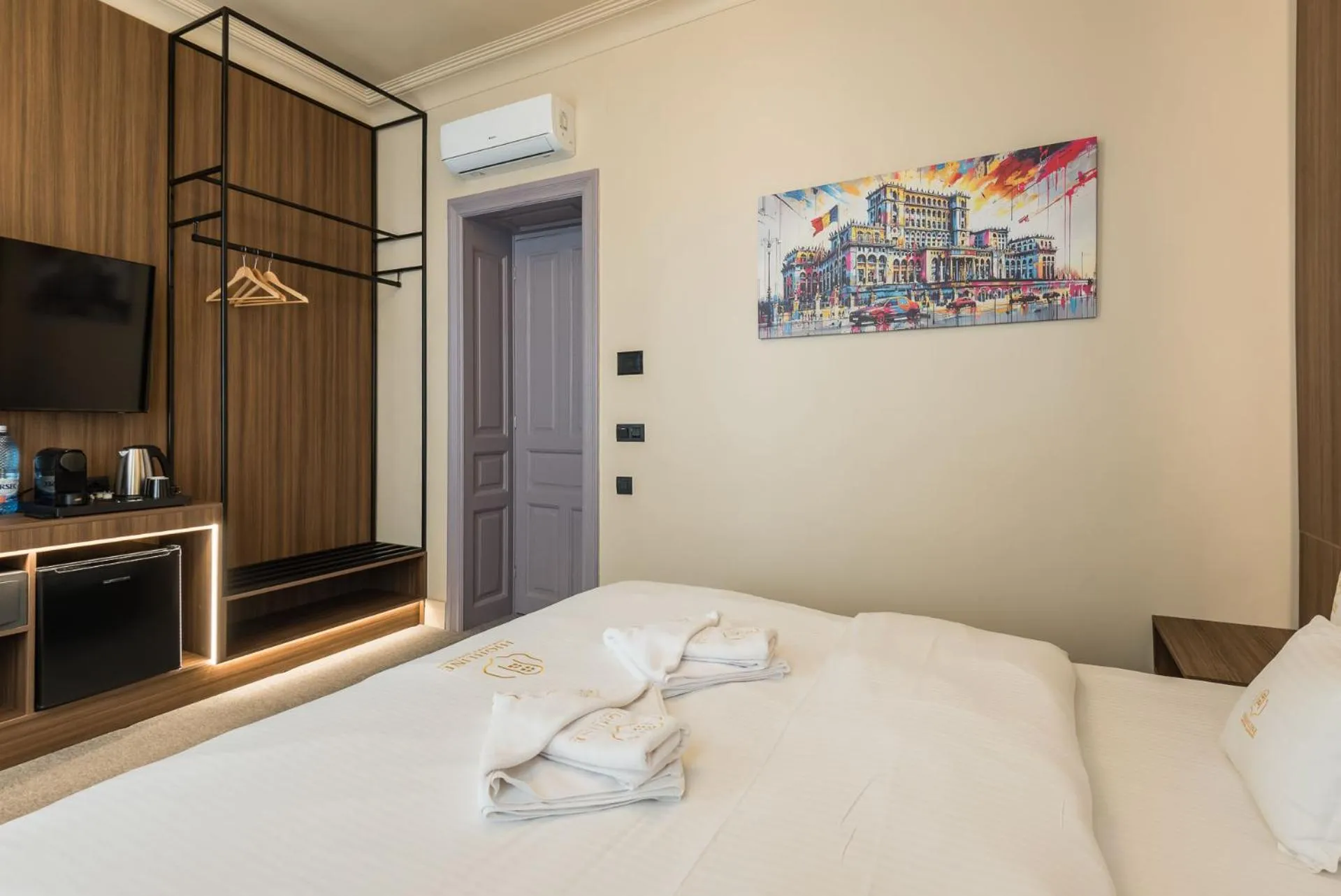 Bedroom, Bed in HIGHLINE DOWNTOWN ApartHotel OLDTOWN UNIRII SQUARE