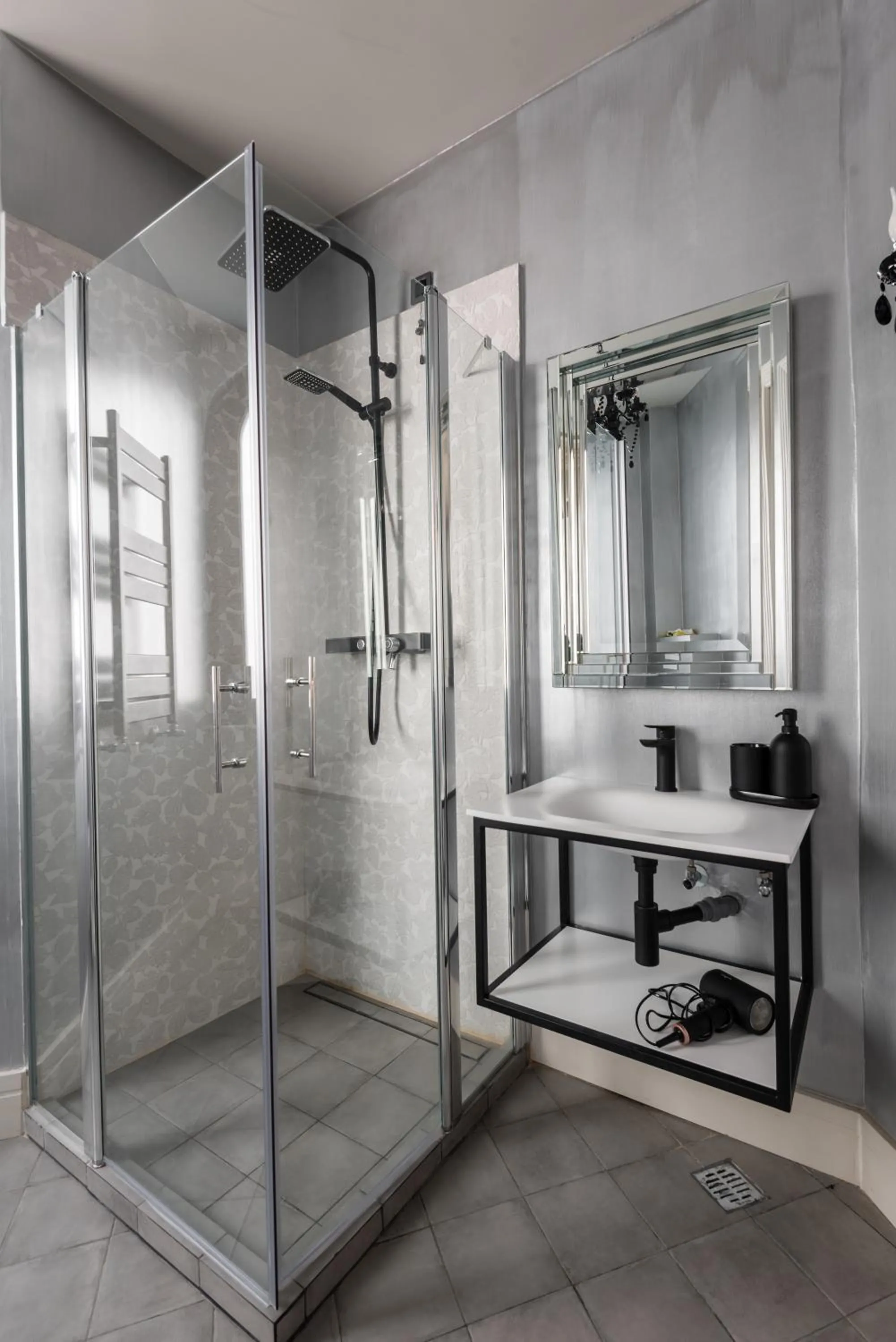 Shower in HIGHLINE DOWNTOWN ApartHotel OLDTOWN UNIRII SQUARE