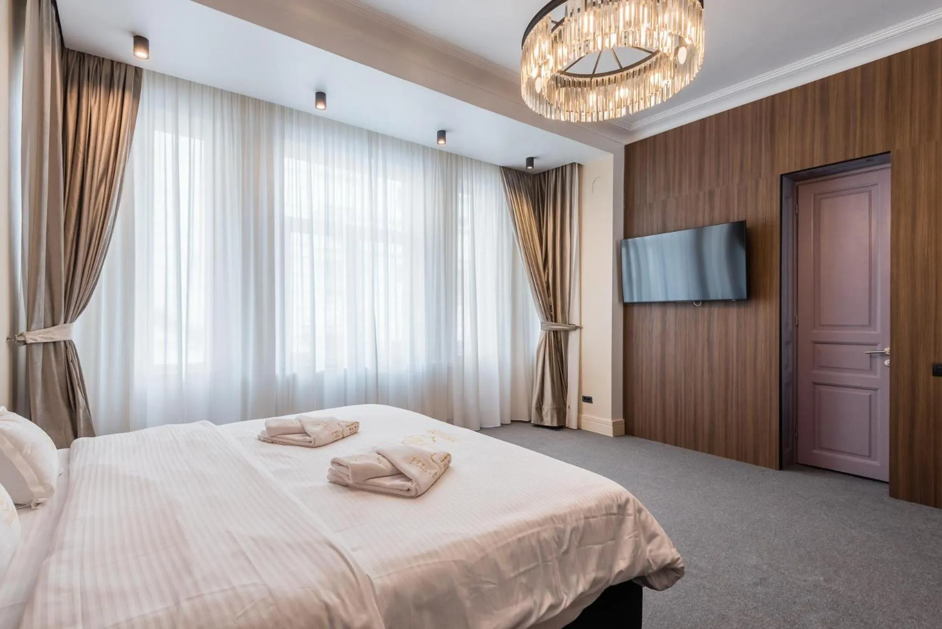 Photo of the whole room, Bed in HIGHLINE DOWNTOWN ApartHotel OLDTOWN UNIRII SQUARE