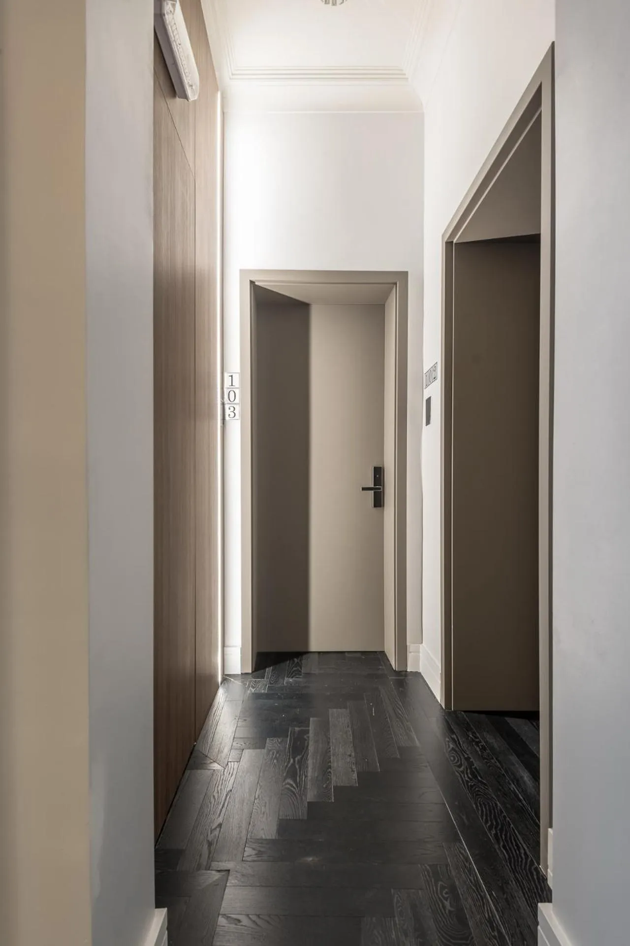 wardrobe in HIGHLINE DOWNTOWN ApartHotel OLDTOWN UNIRII SQUARE