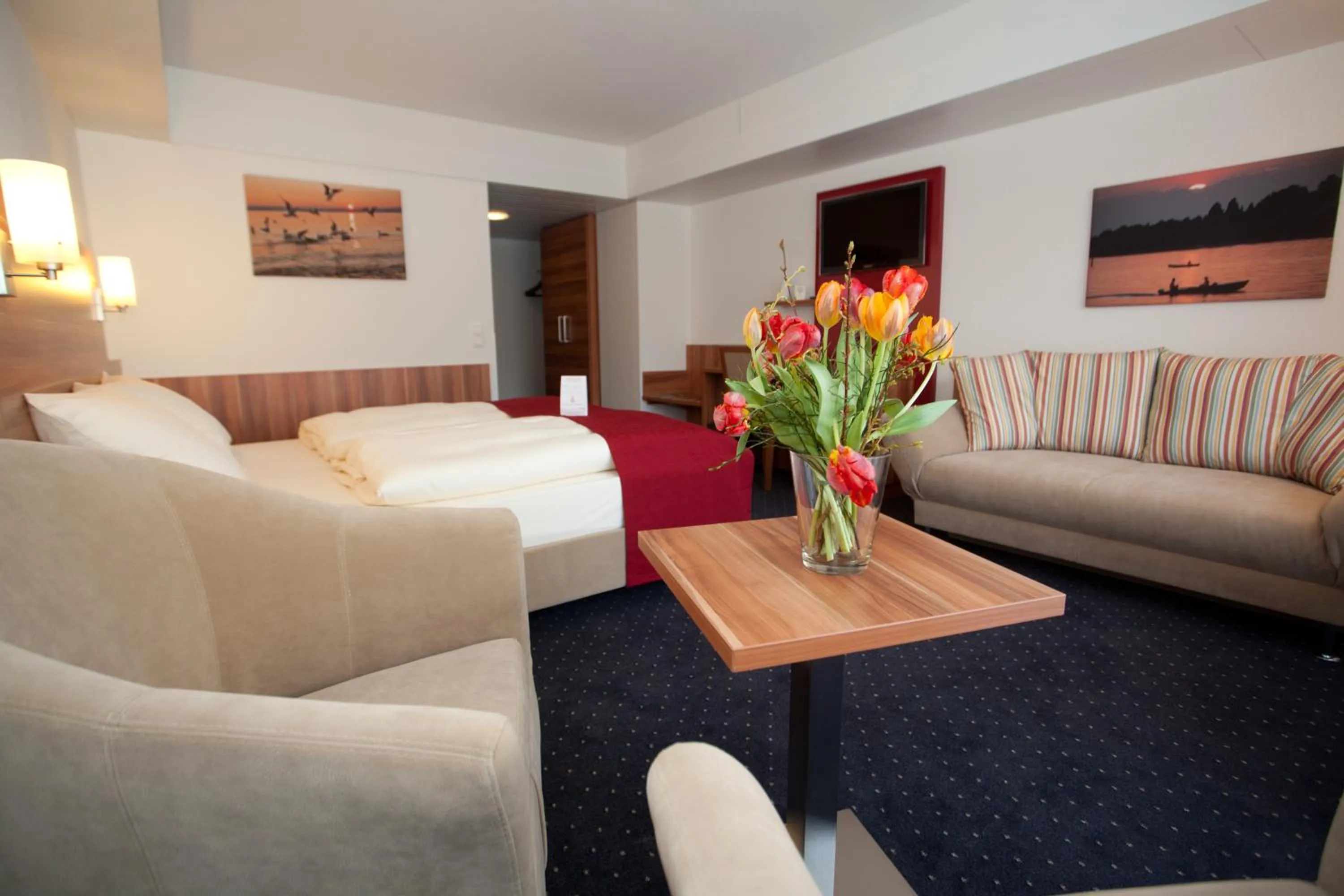 Photo of the whole room in Hotel Knaus am Hafen