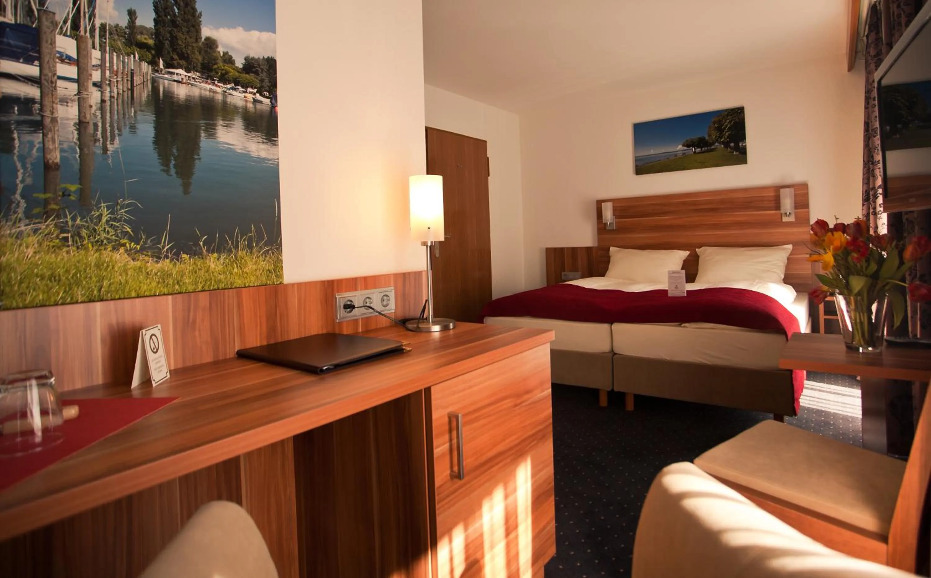 Photo of the whole room, Bed in Hotel Knaus am Hafen