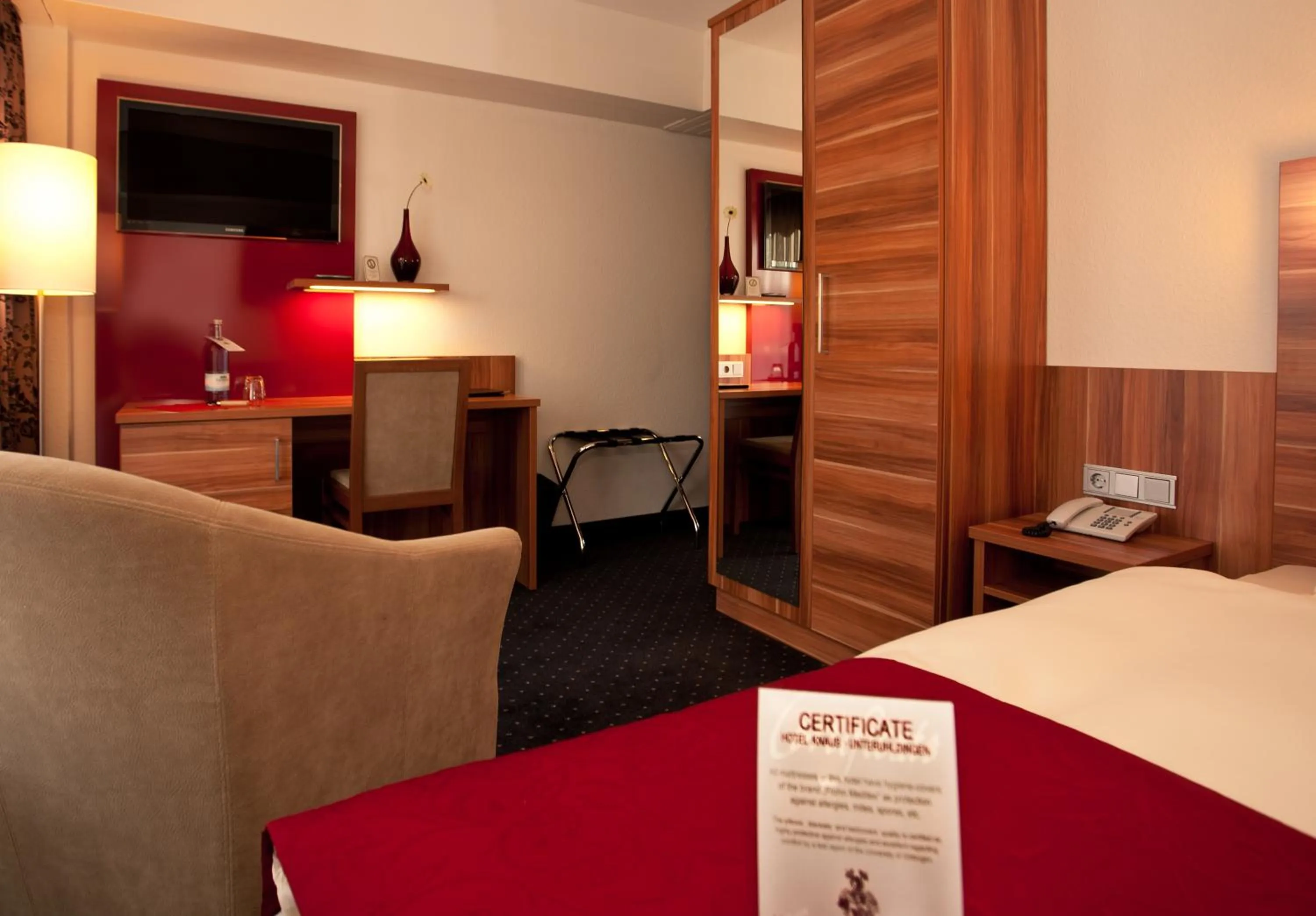 Photo of the whole room, Bed in Hotel Knaus am Hafen