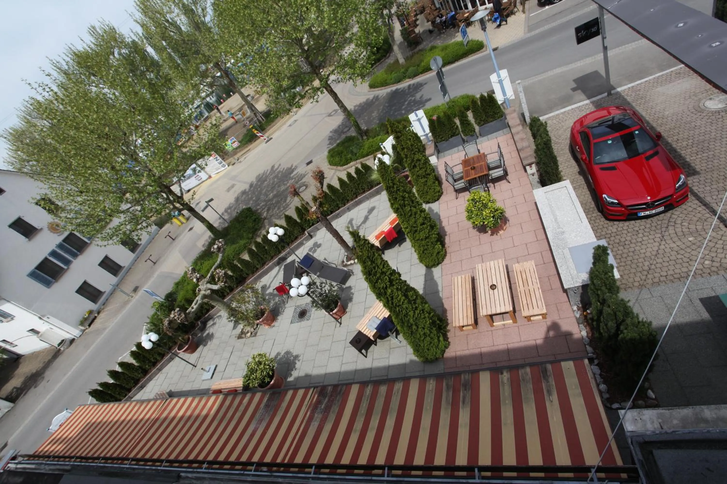 Garden view in Hotel Knaus am Hafen
