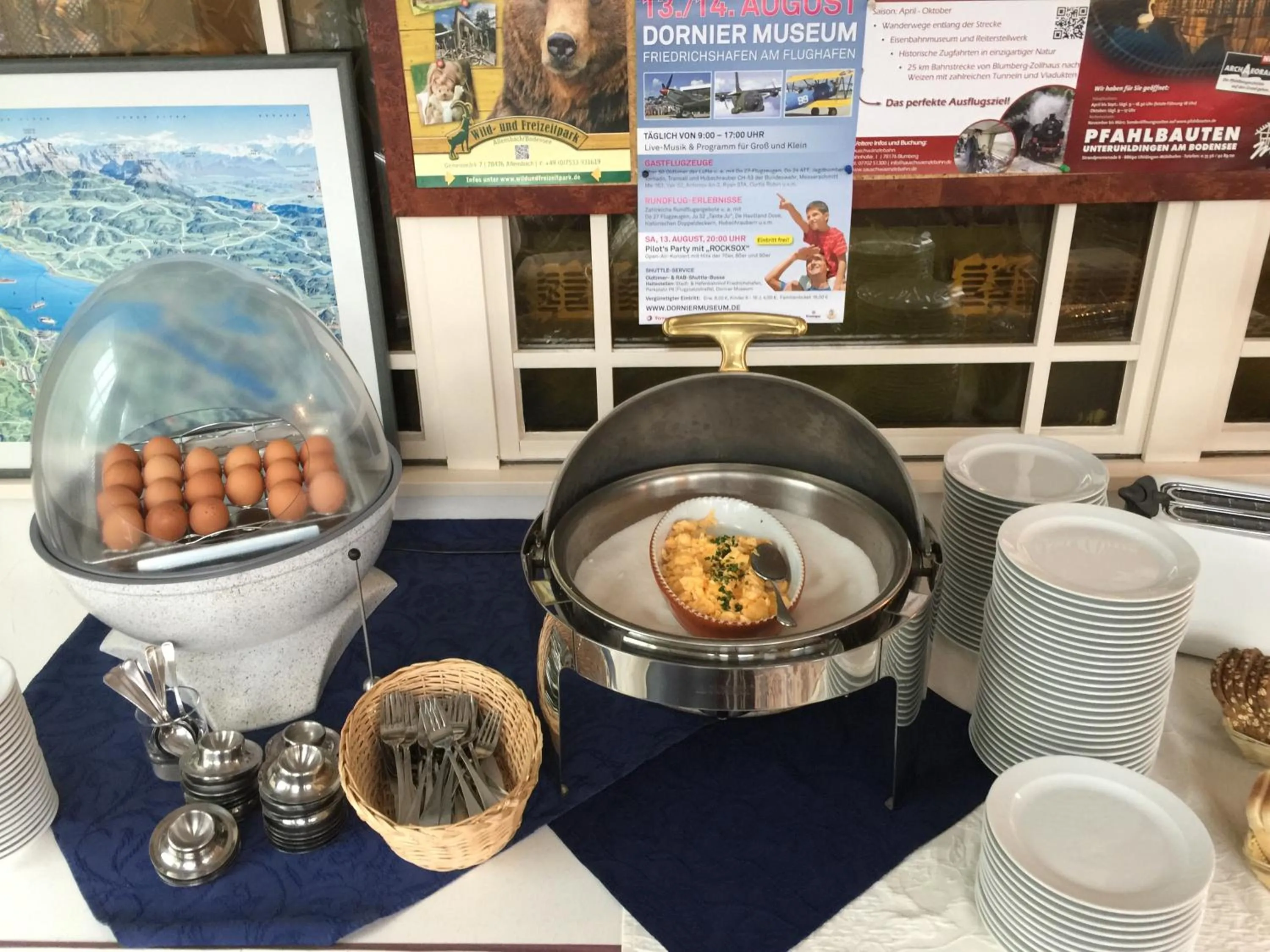 Buffet breakfast in Hotel Knaus am Hafen